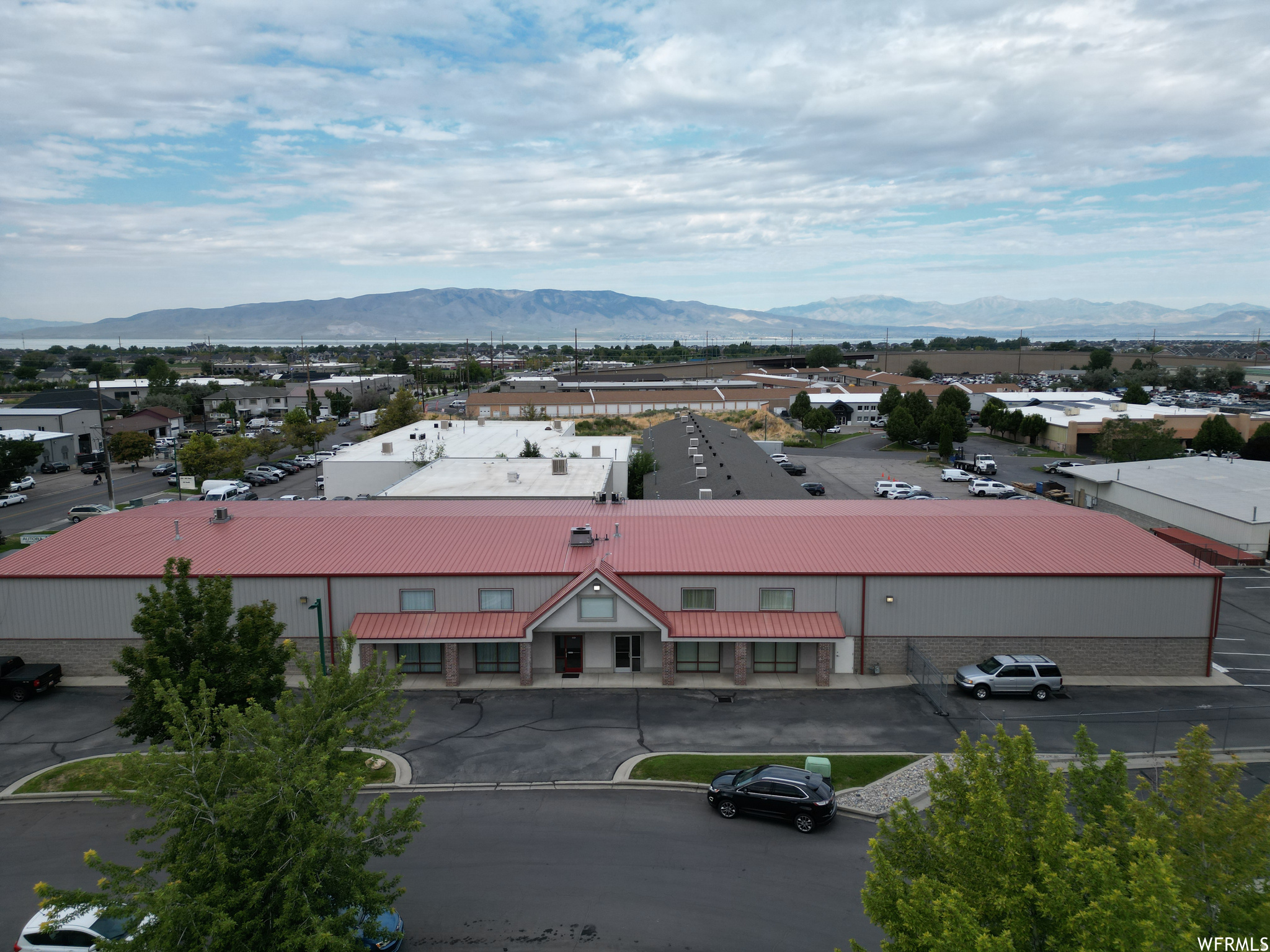 384 S COMMERCE LOOP