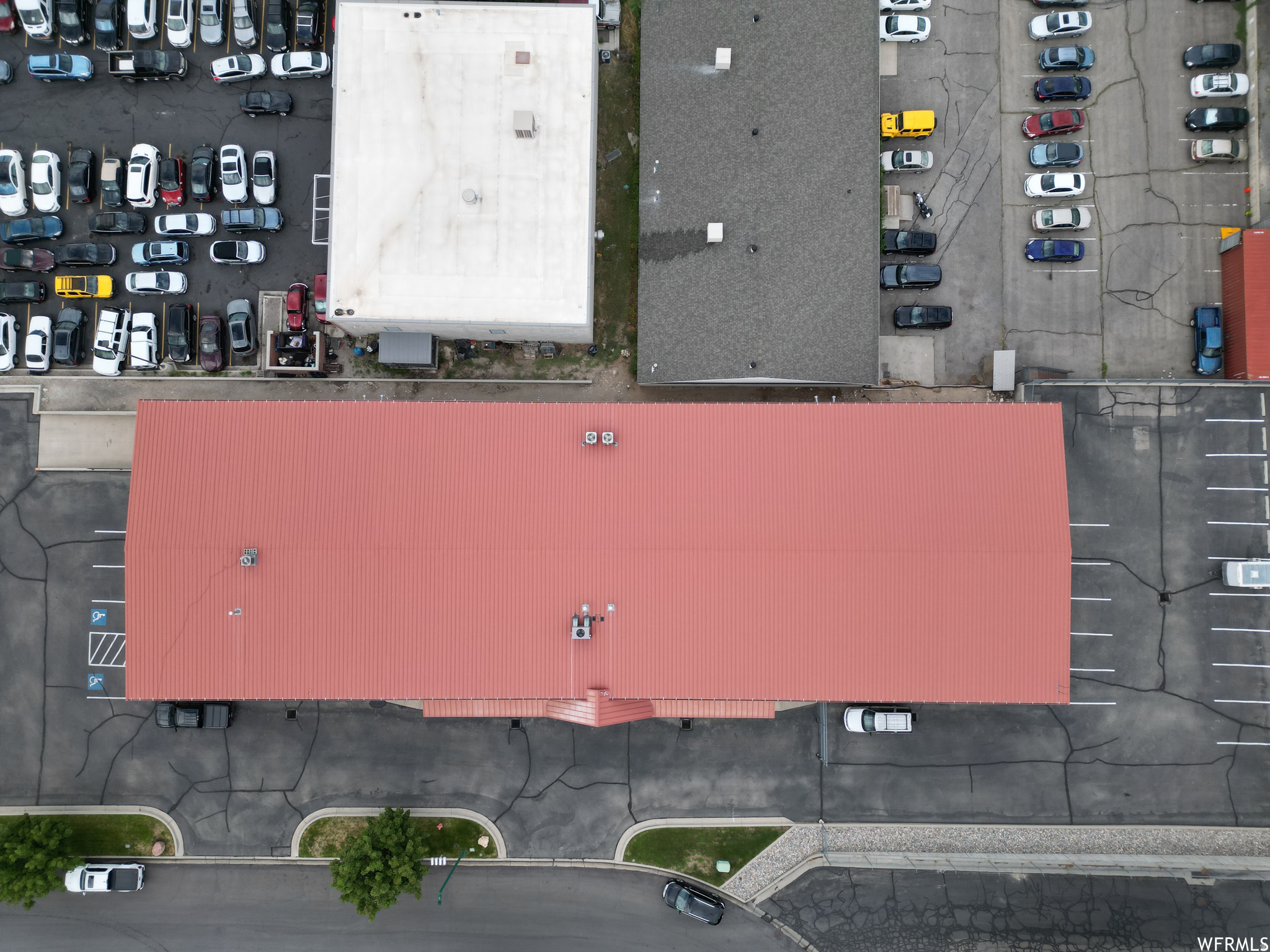 384 S COMMERCE LOOP