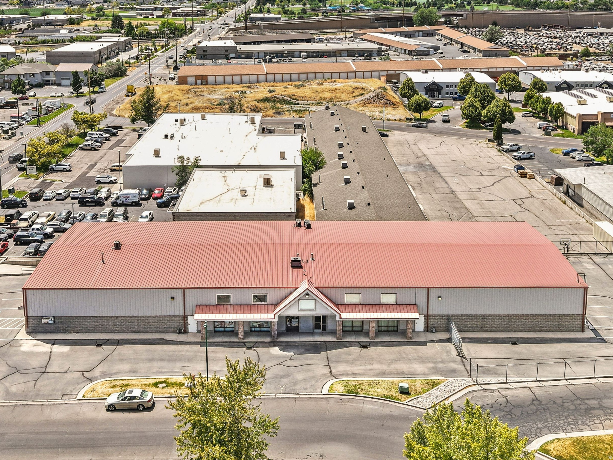384 S COMMERCE LOOP
