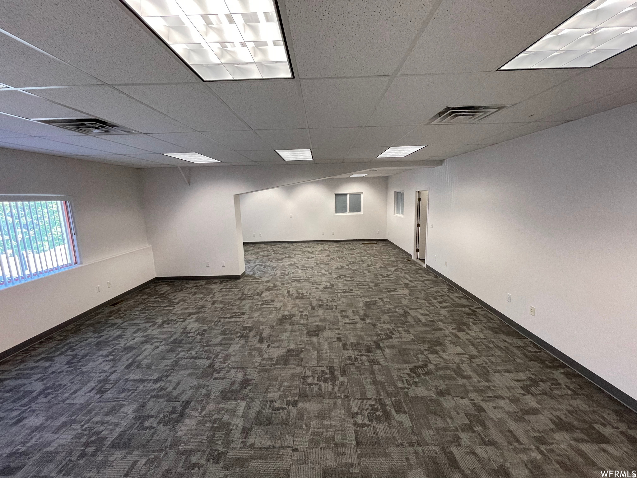 384 S COMMERCE LOOP