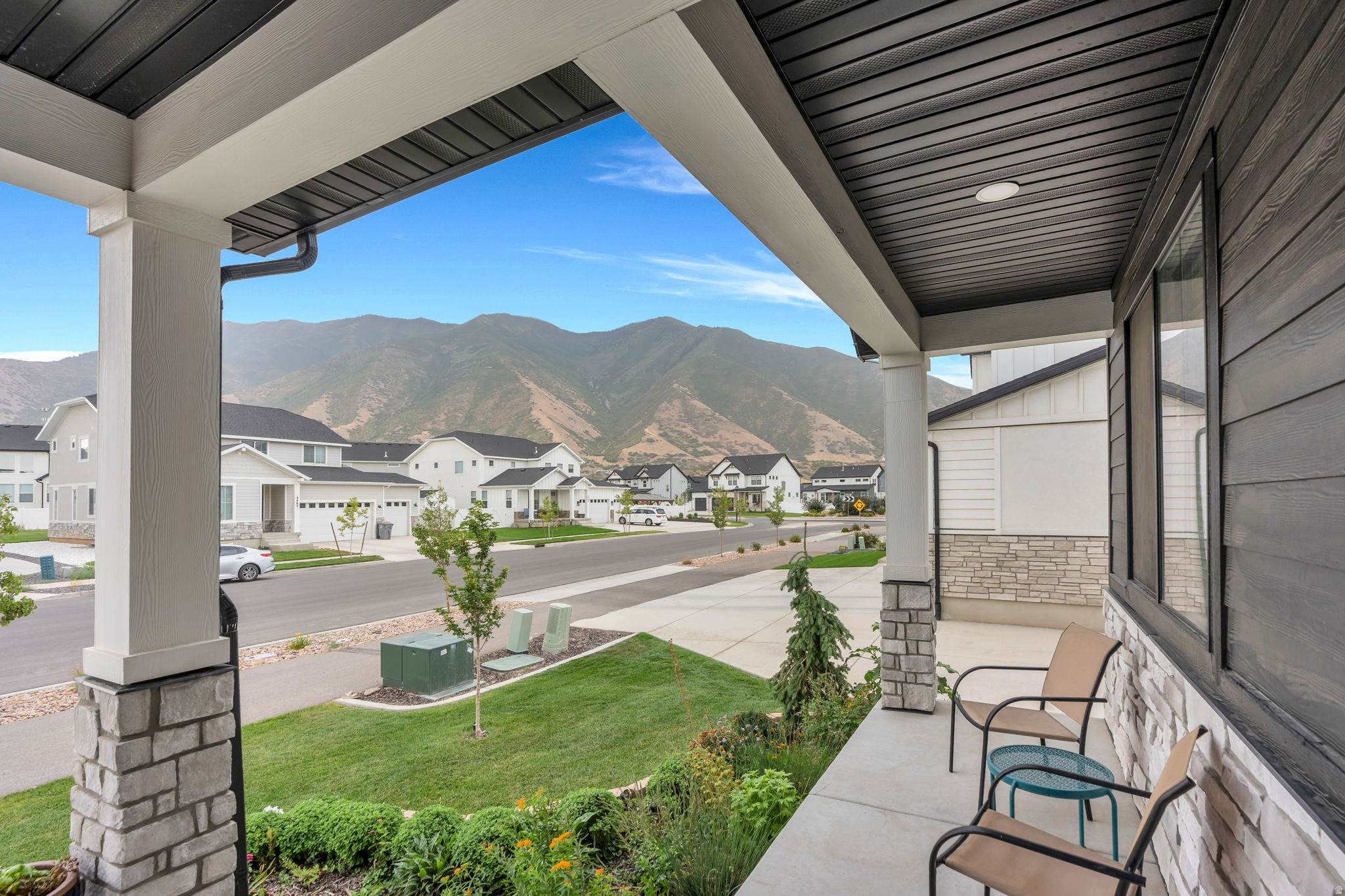 3452 S MAPLETON HEIGHTS DR