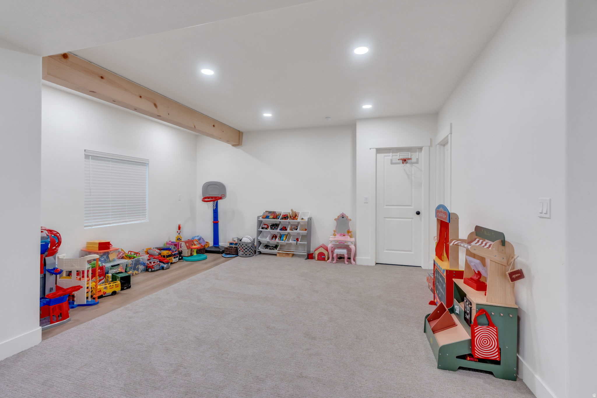 3452 S MAPLETON HEIGHTS DR