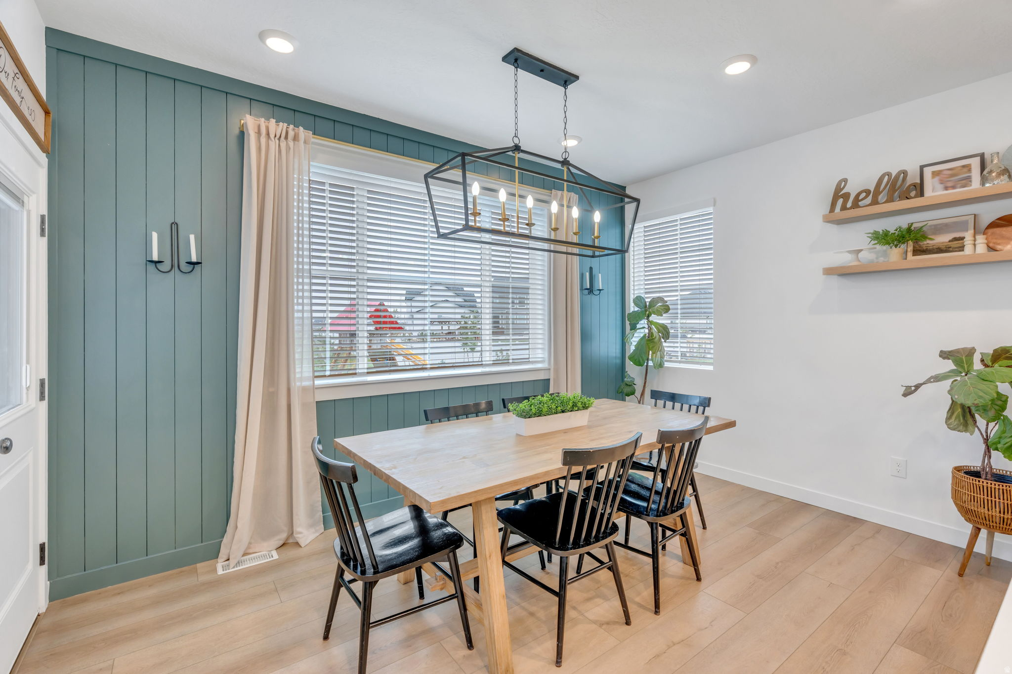 3452 S MAPLETON HEIGHTS DR