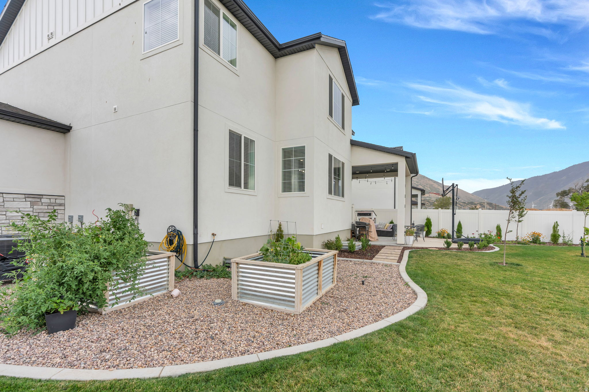 3452 S MAPLETON HEIGHTS DR