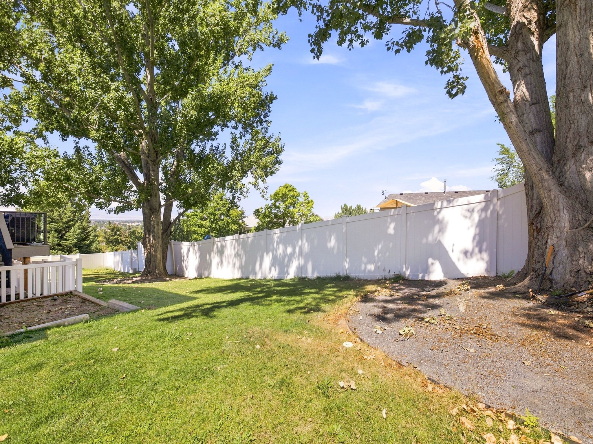 1638 N MURDOCK DR