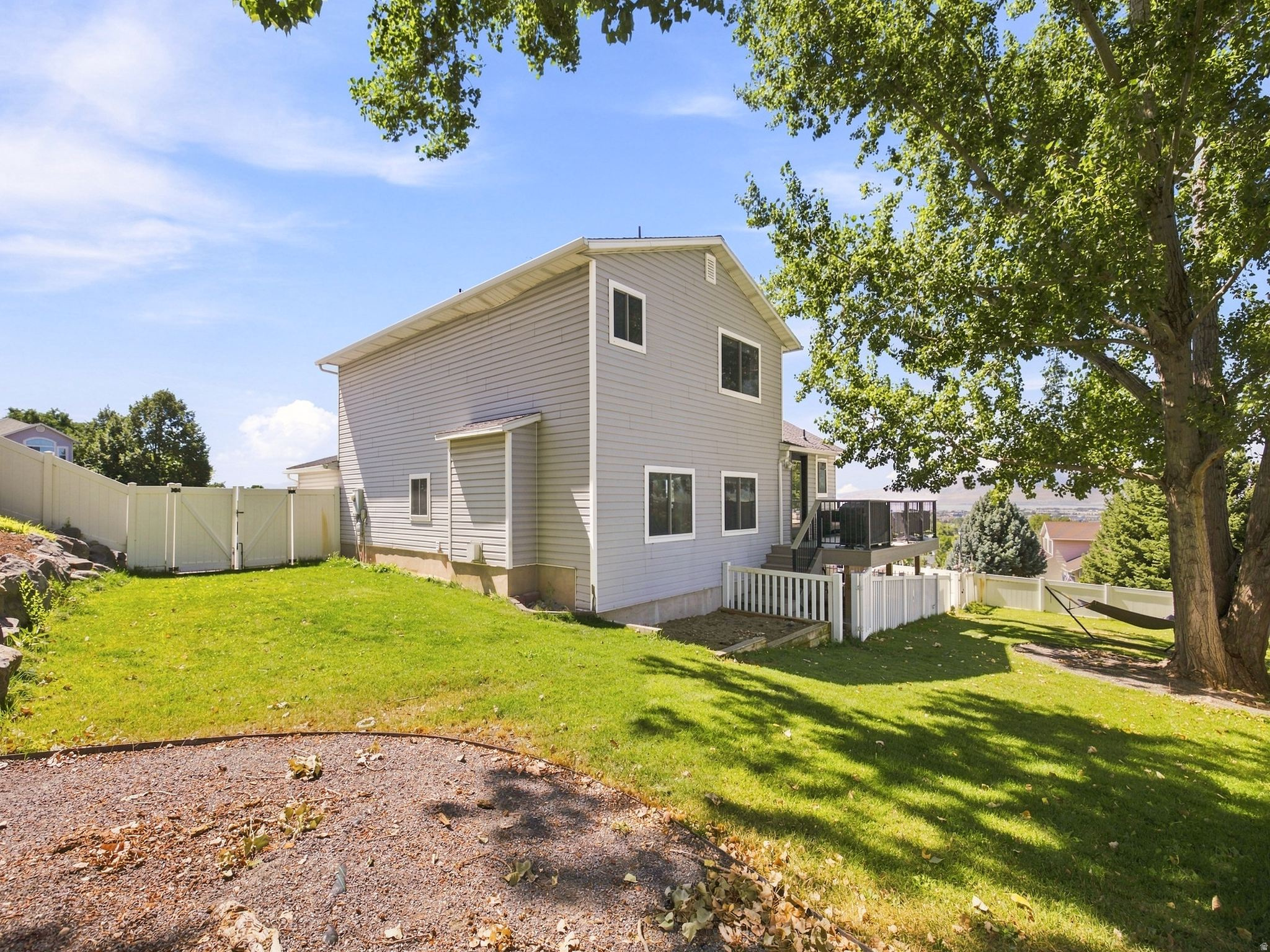 1638 N MURDOCK DR