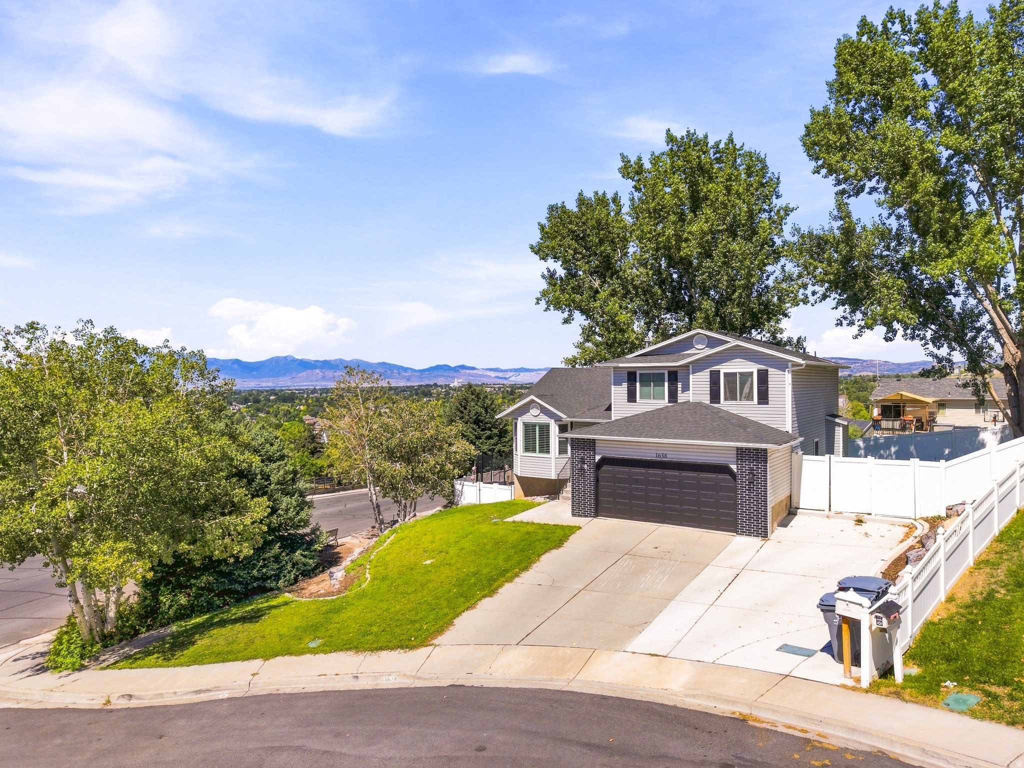 1638 N MURDOCK DR