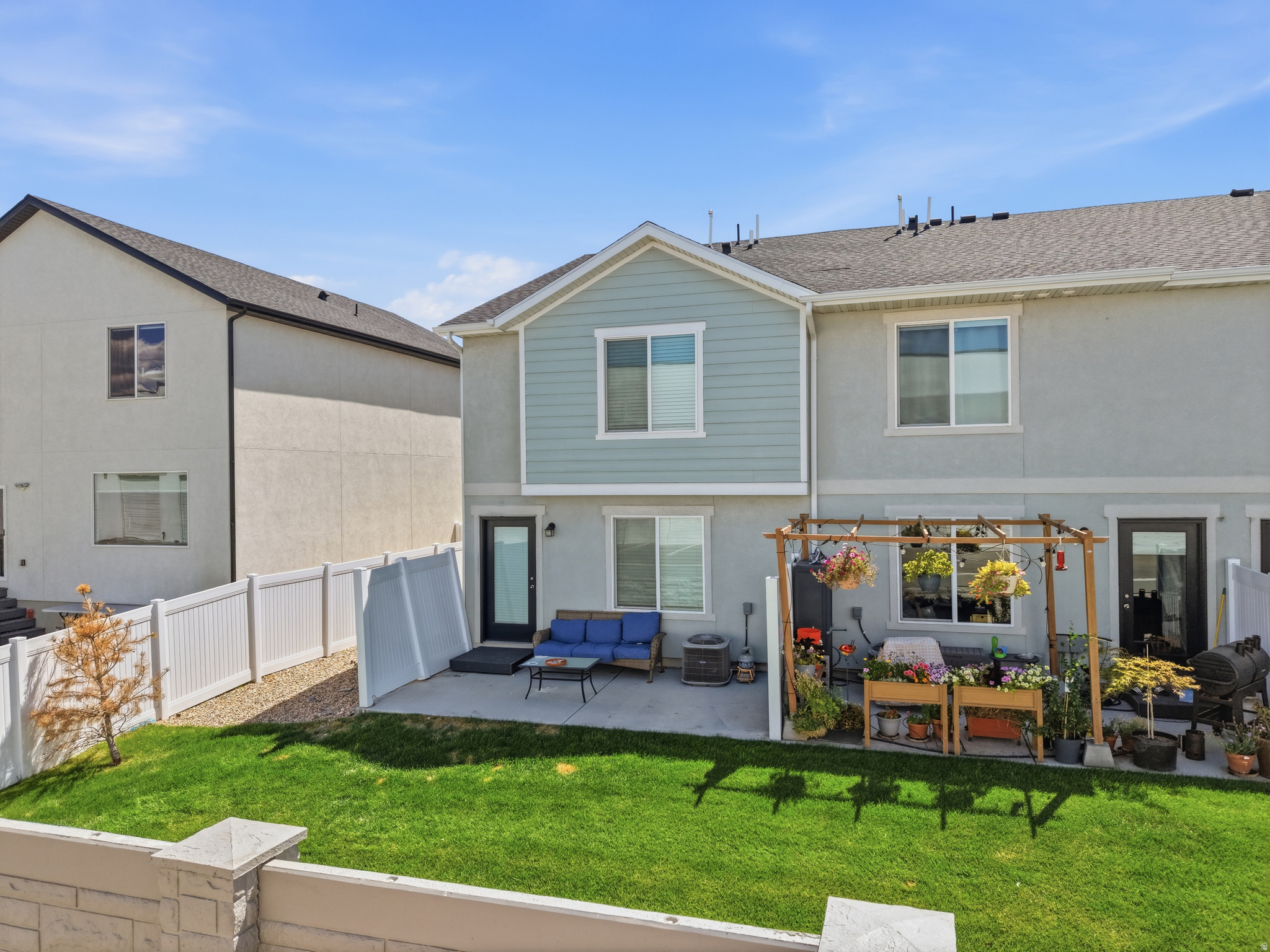 1068 E SCUTTLEBUTT LN