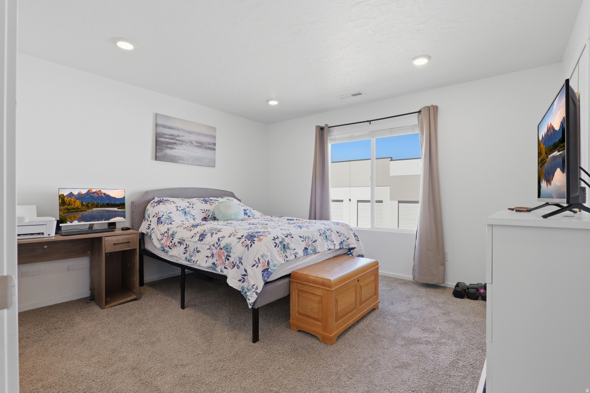 1068 E SCUTTLEBUTT LN
