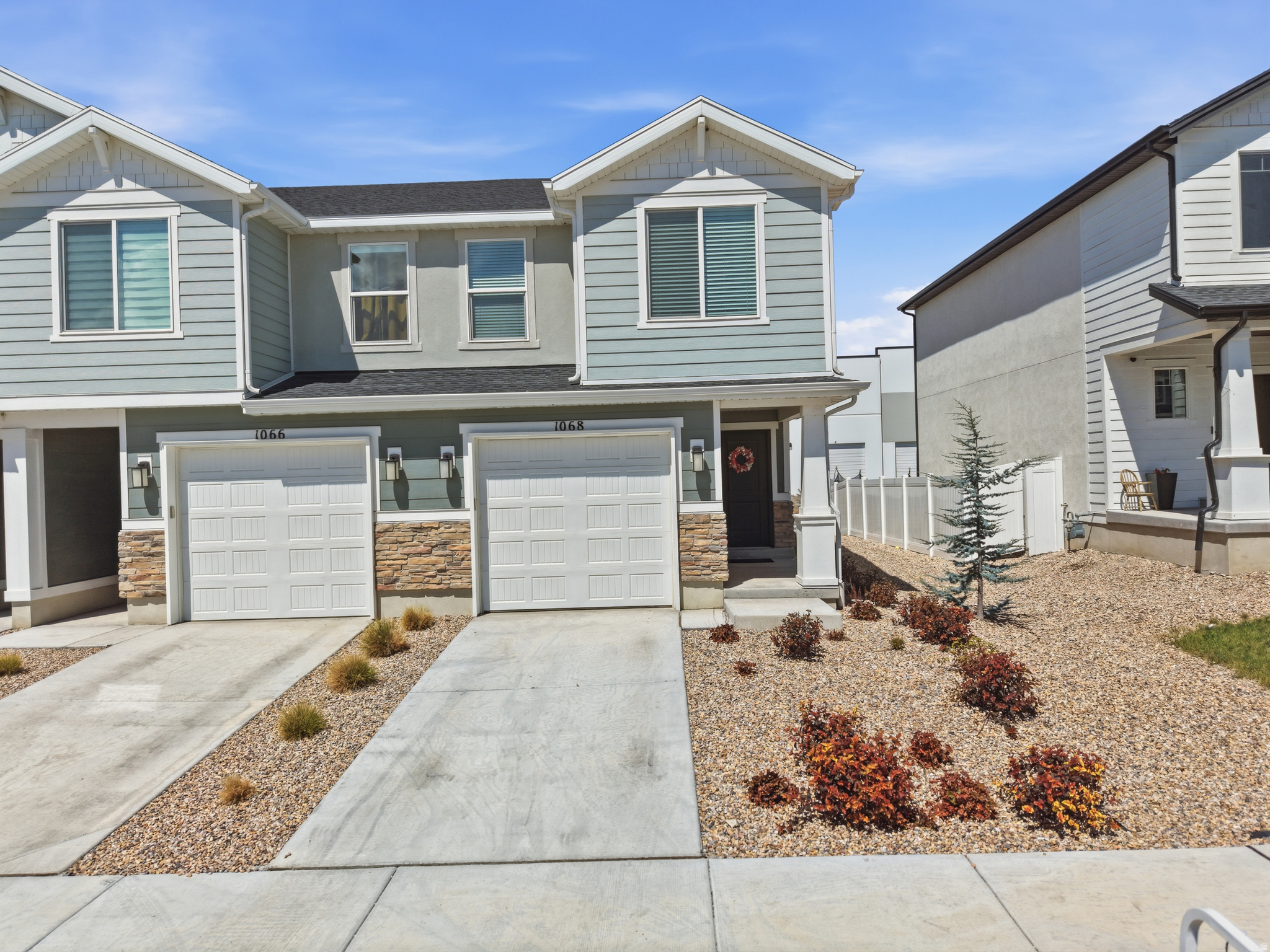 1068 E SCUTTLEBUTT LN