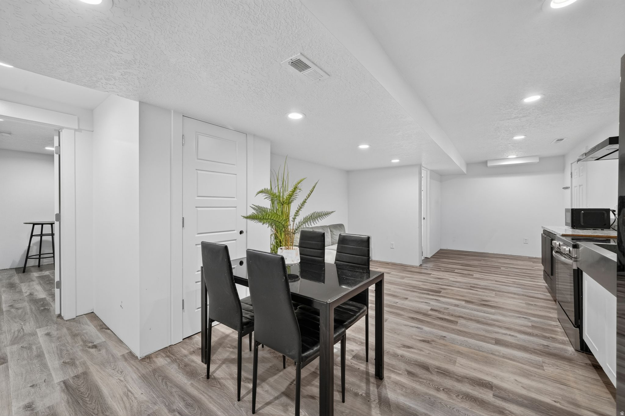 1577 E CARDINAL