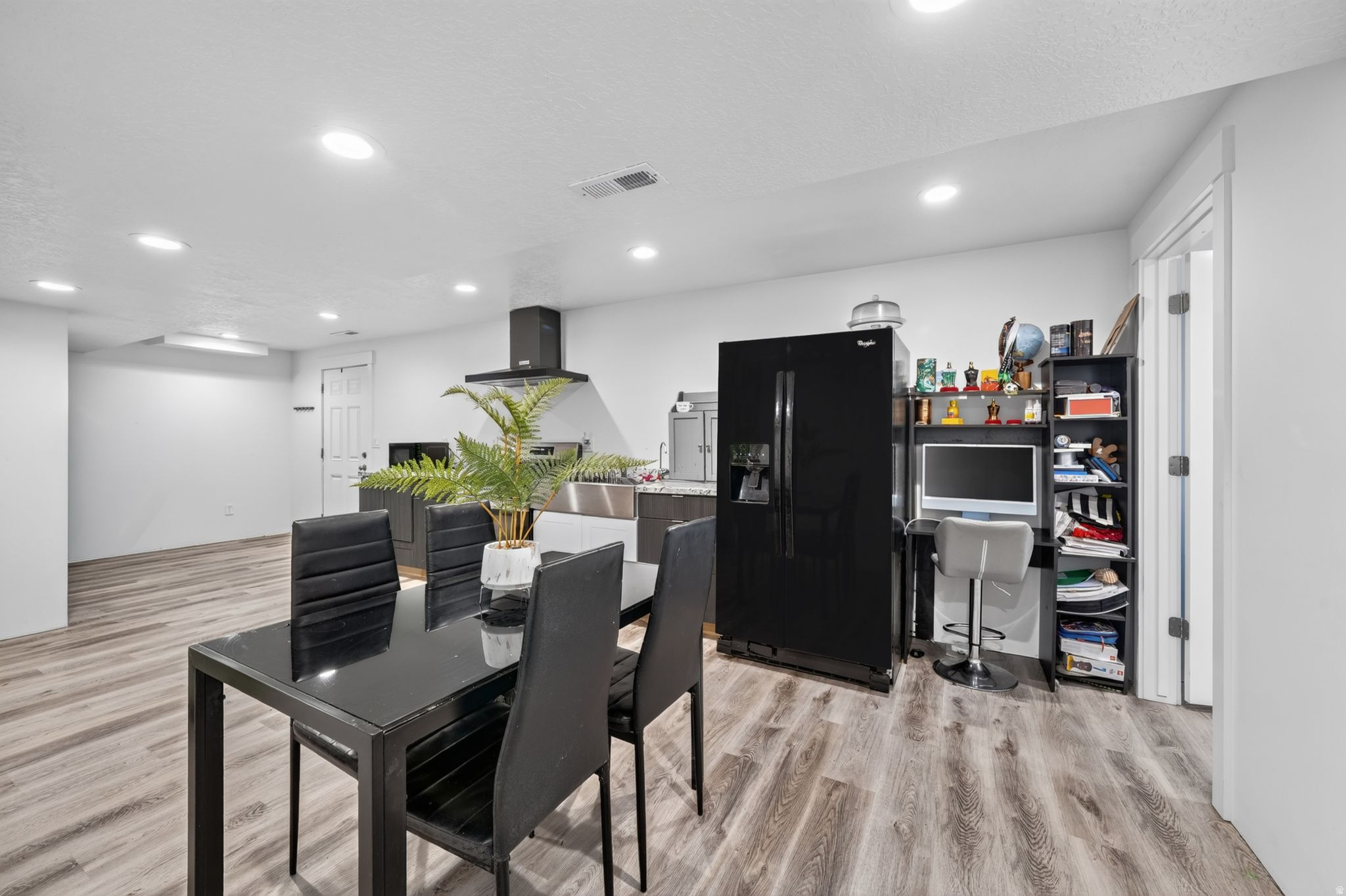 1577 E CARDINAL