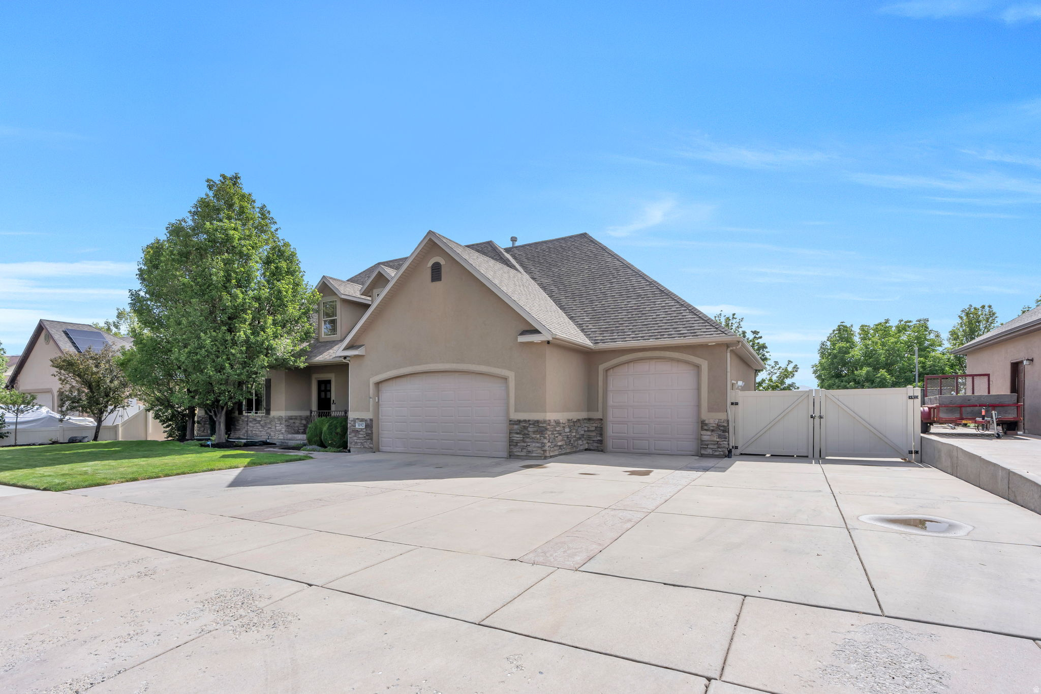 1092 N COYOTE RUN