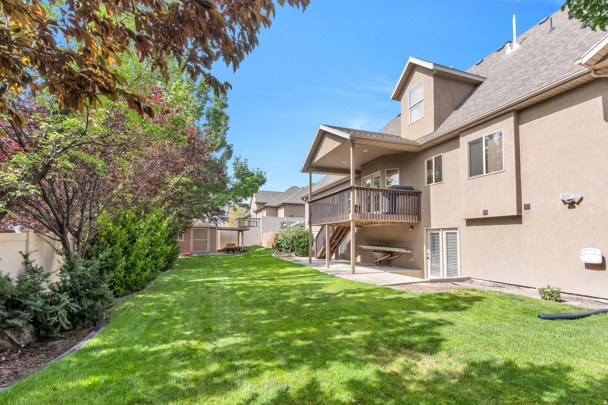 1092 N COYOTE RUN