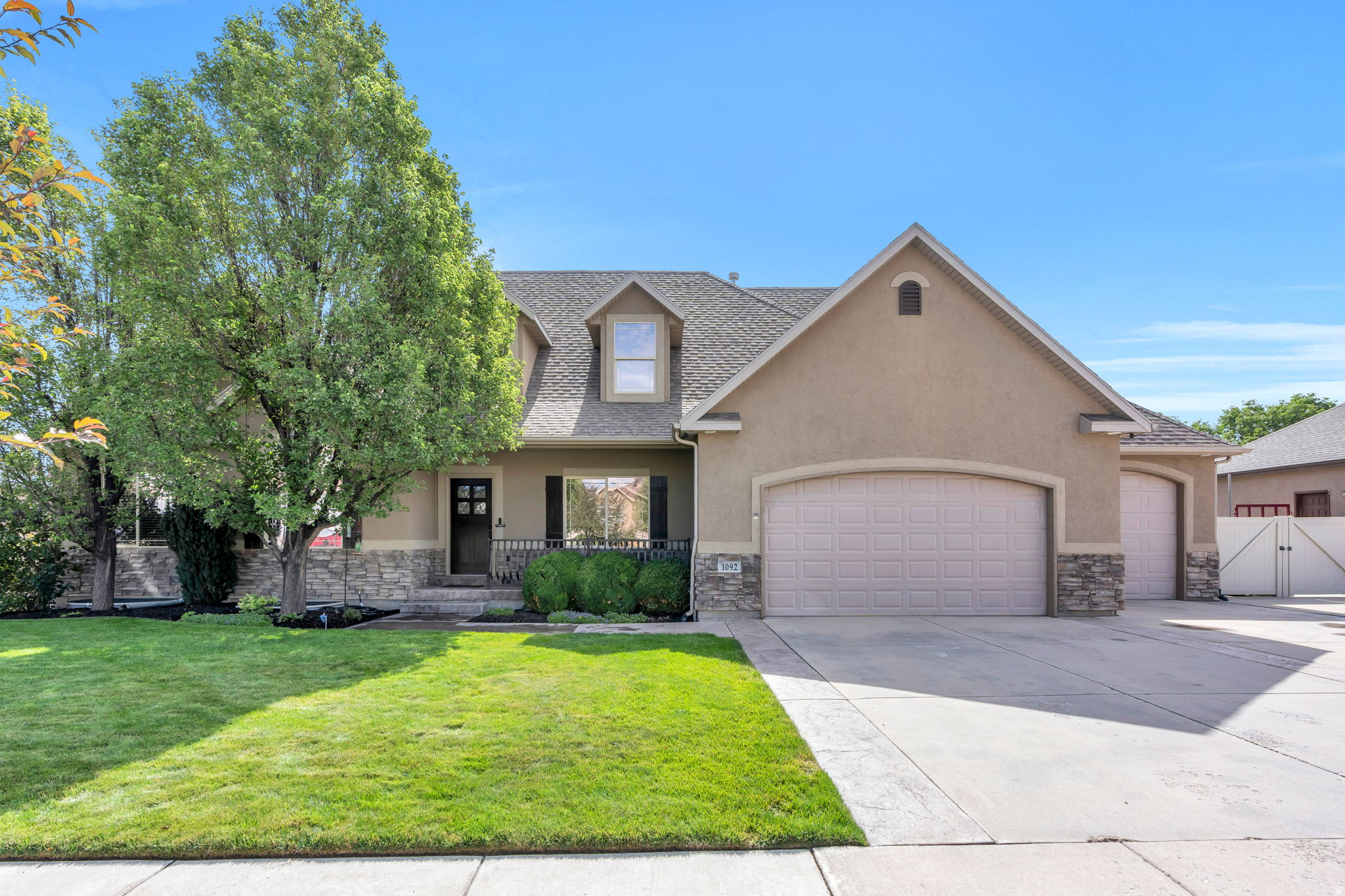 1092 N COYOTE RUN