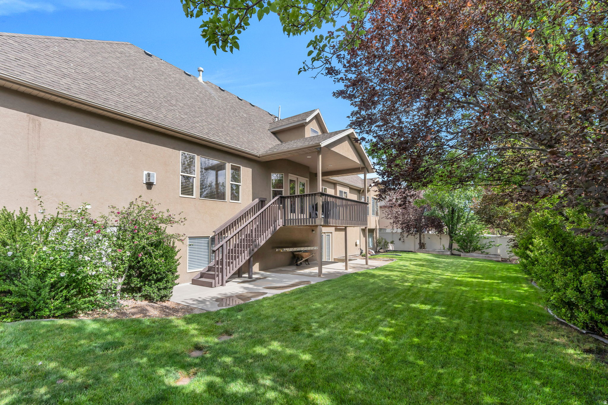 1092 N COYOTE RUN