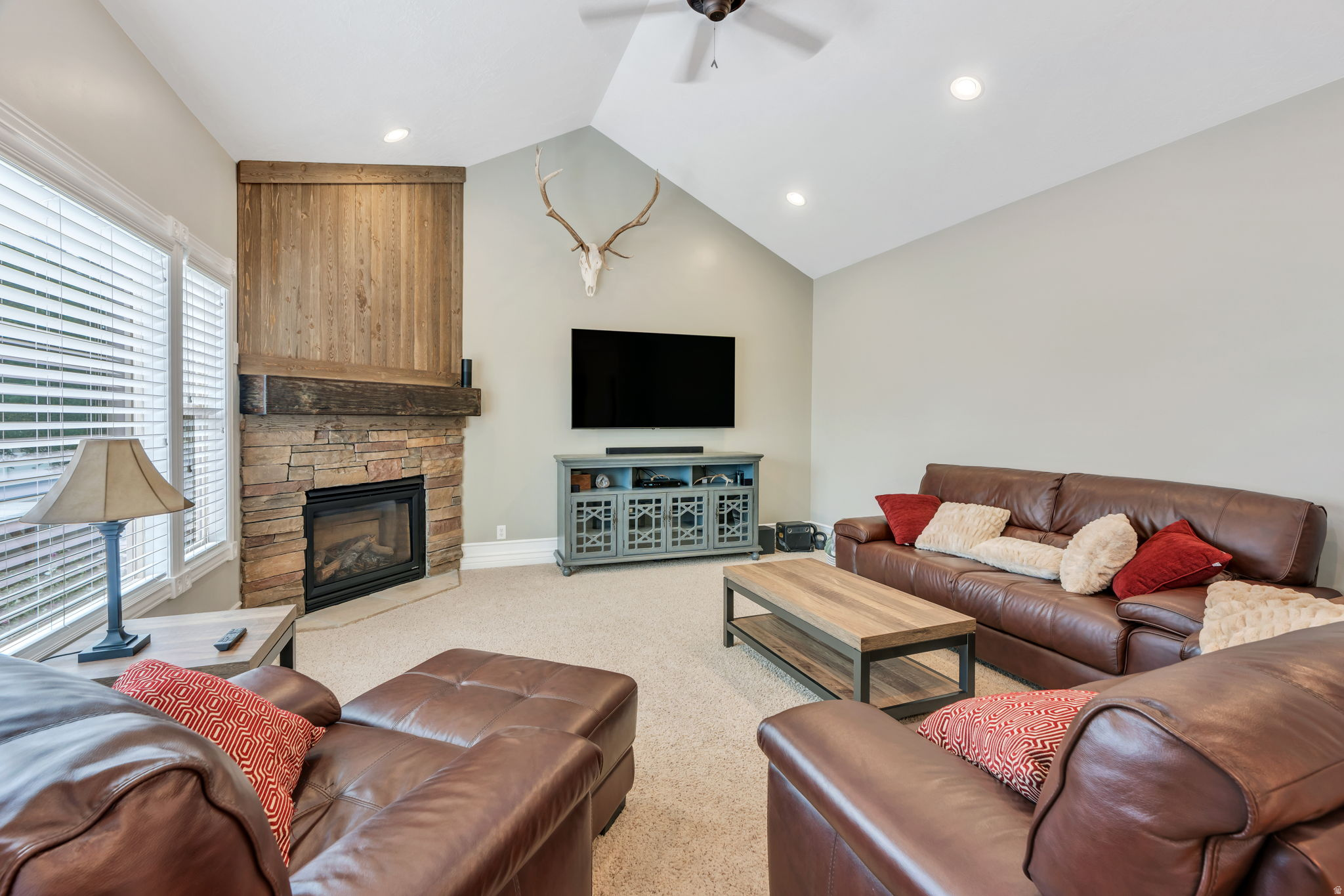 1092 N COYOTE RUN