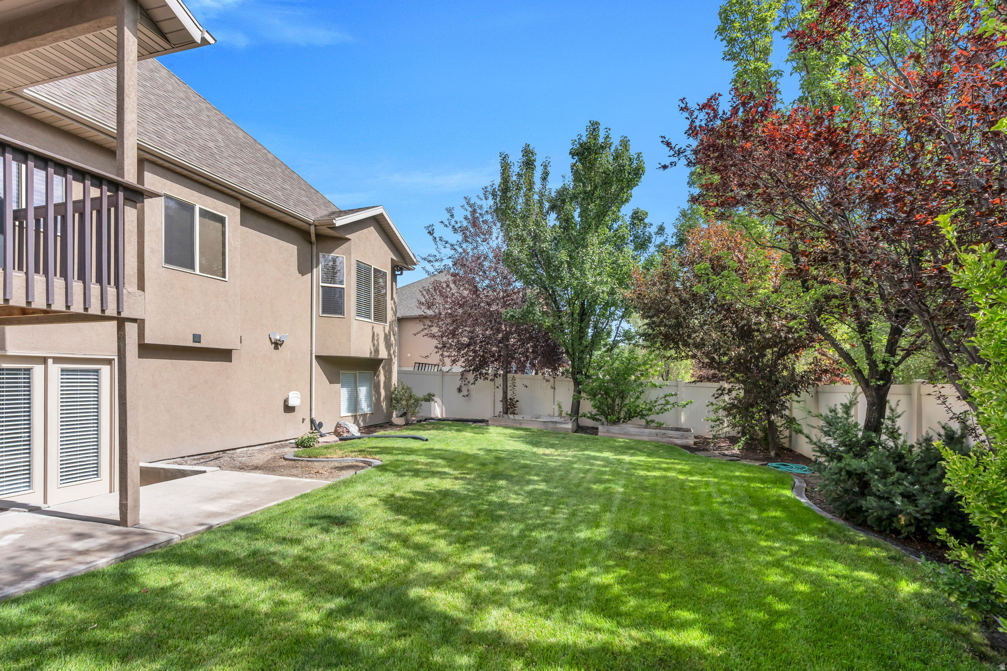 1092 N COYOTE RUN