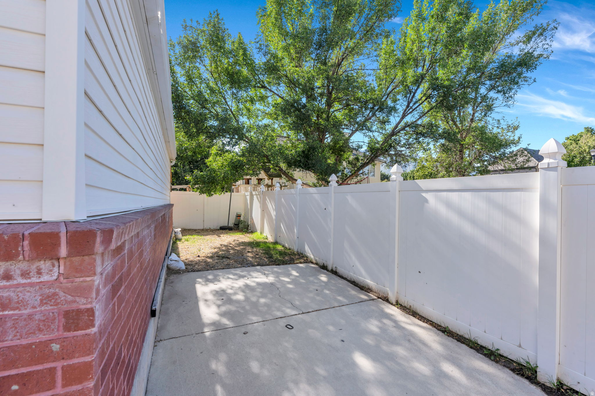 1526 E PHEASANT RUN DR