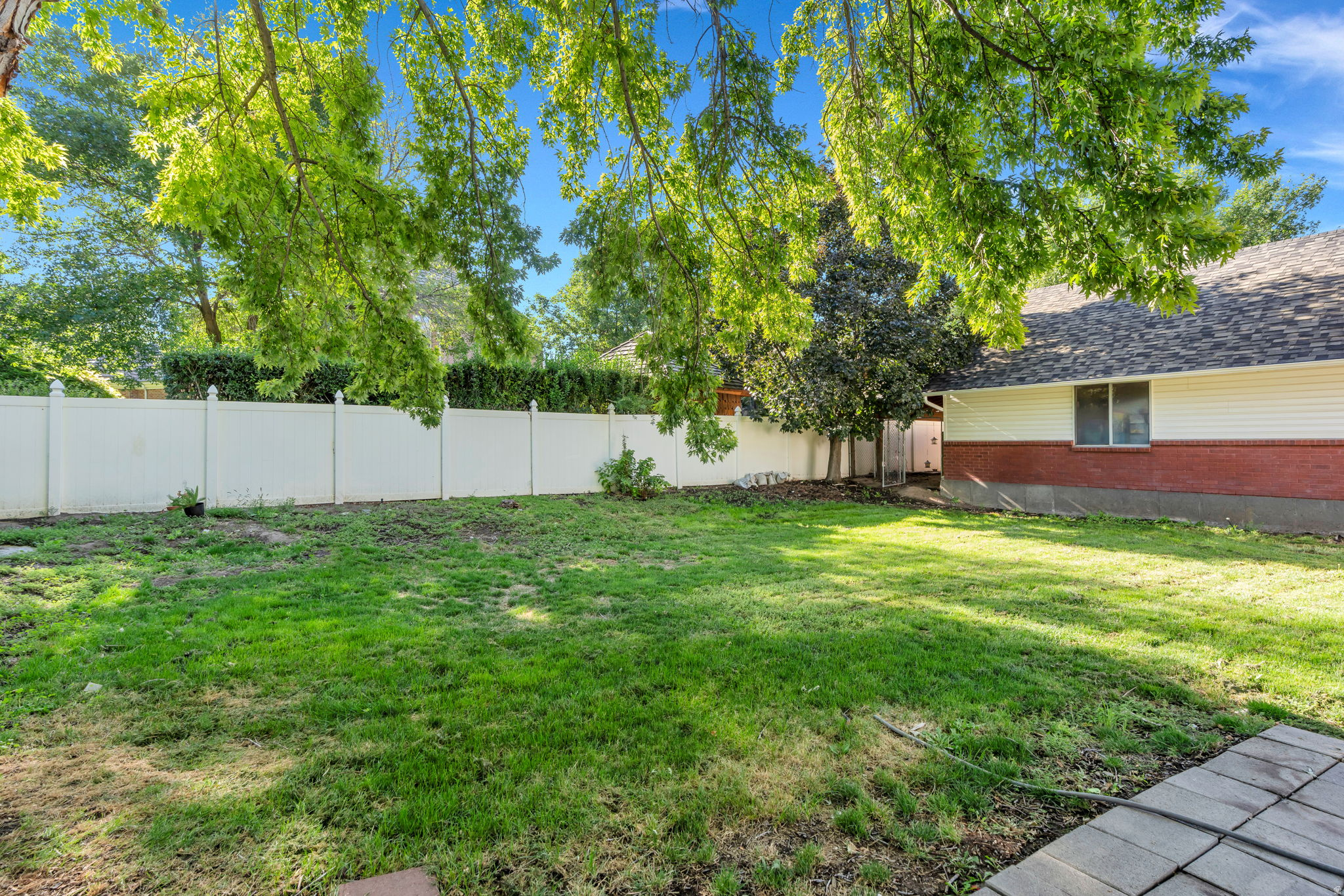 1526 E PHEASANT RUN DR