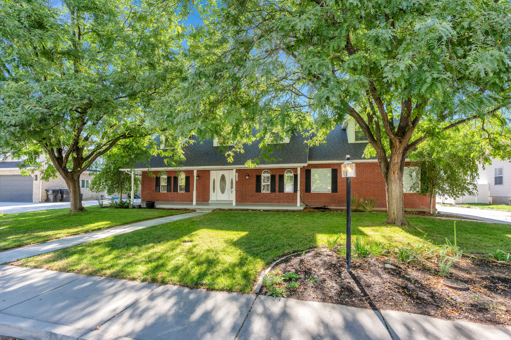 1526 E PHEASANT RUN DR