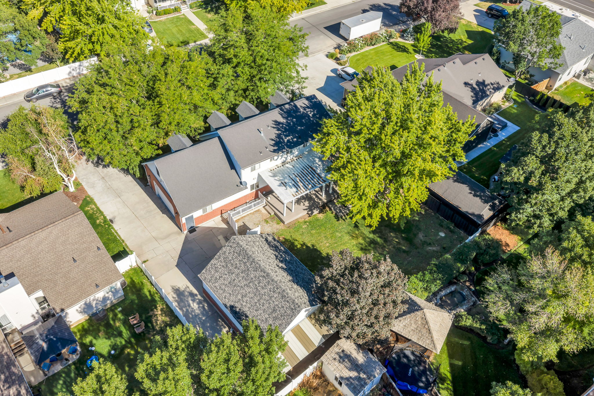 1526 E PHEASANT RUN DR