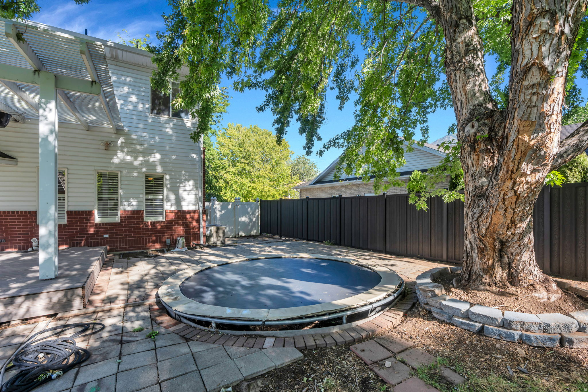 1526 E PHEASANT RUN DR
