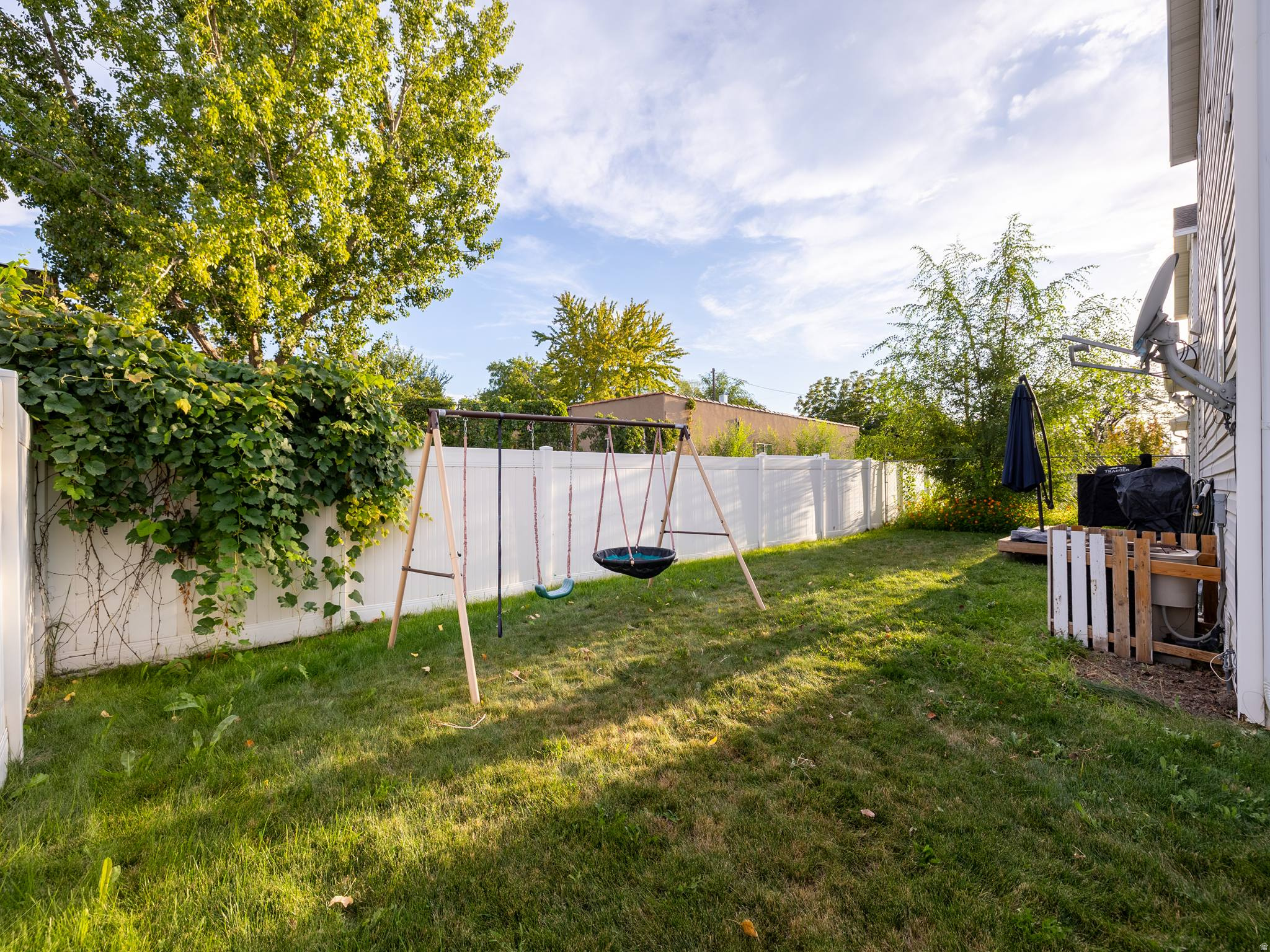 3237 W MEADOW LEAF CT