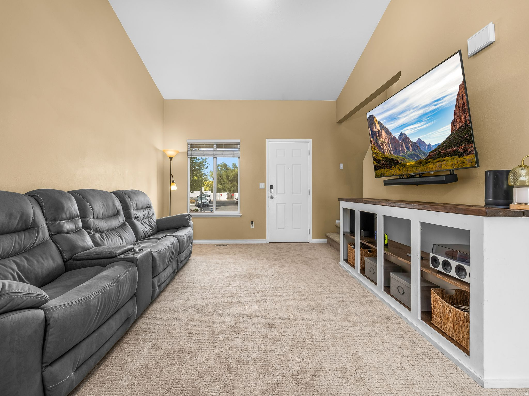 3237 W MEADOW LEAF CT