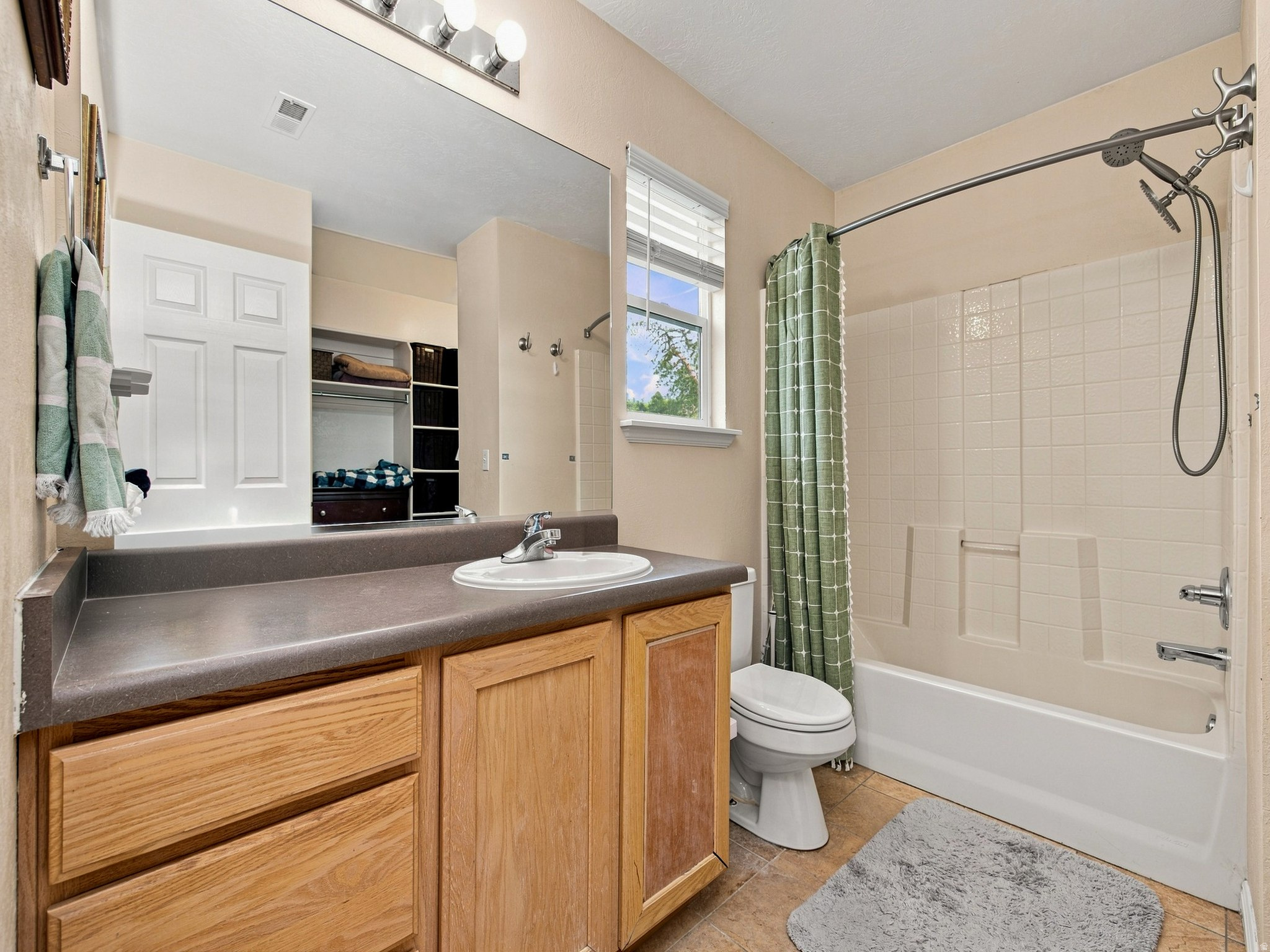 3237 W MEADOW LEAF CT