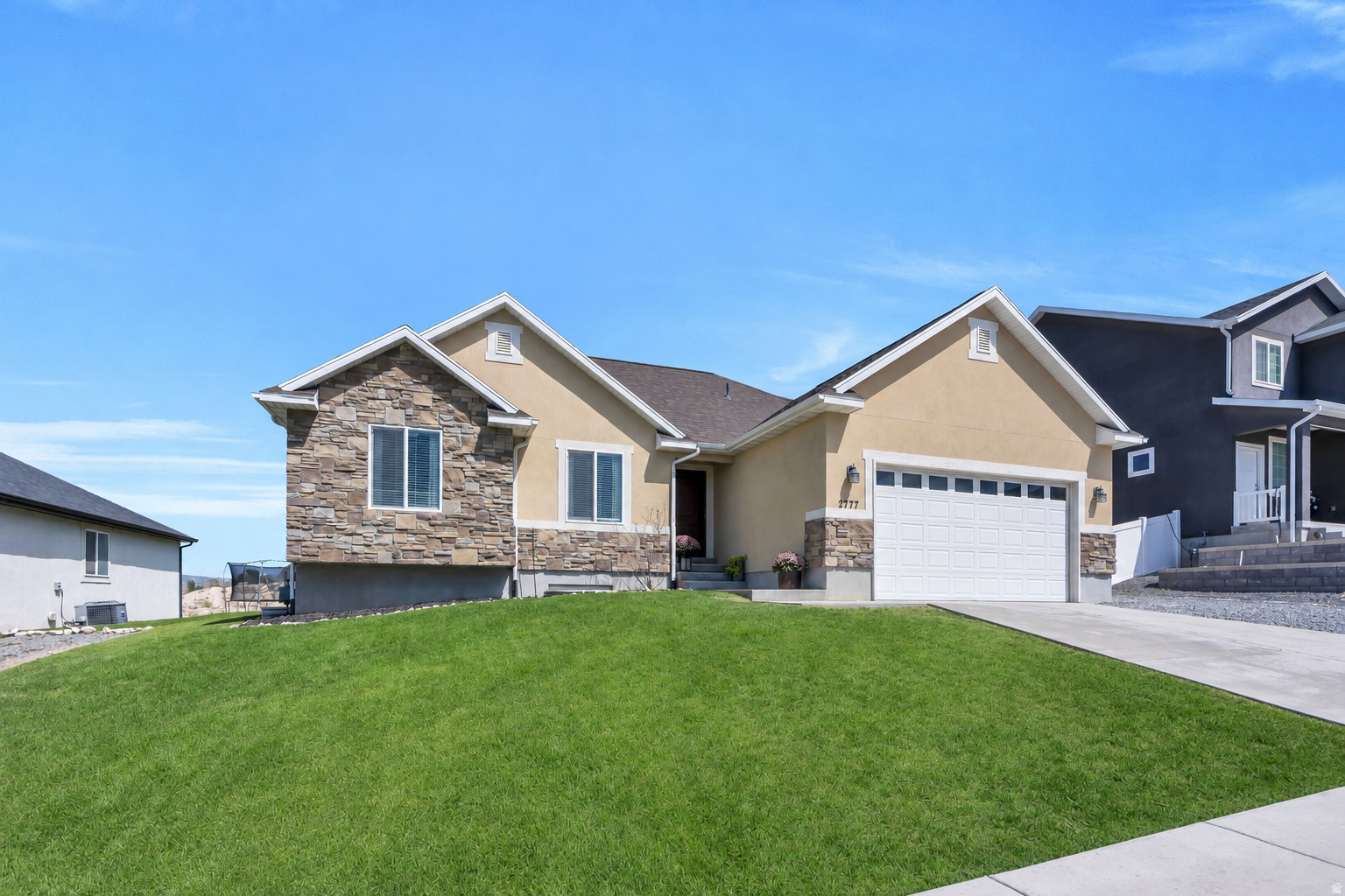 2777 E CLARKSTONE DR