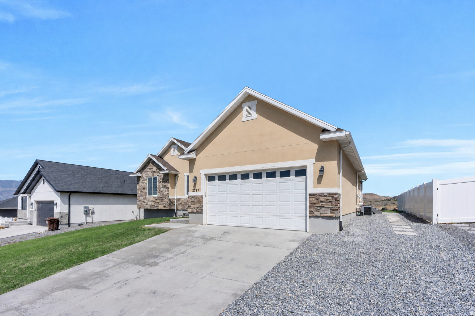 2777 E CLARKSTONE DR
