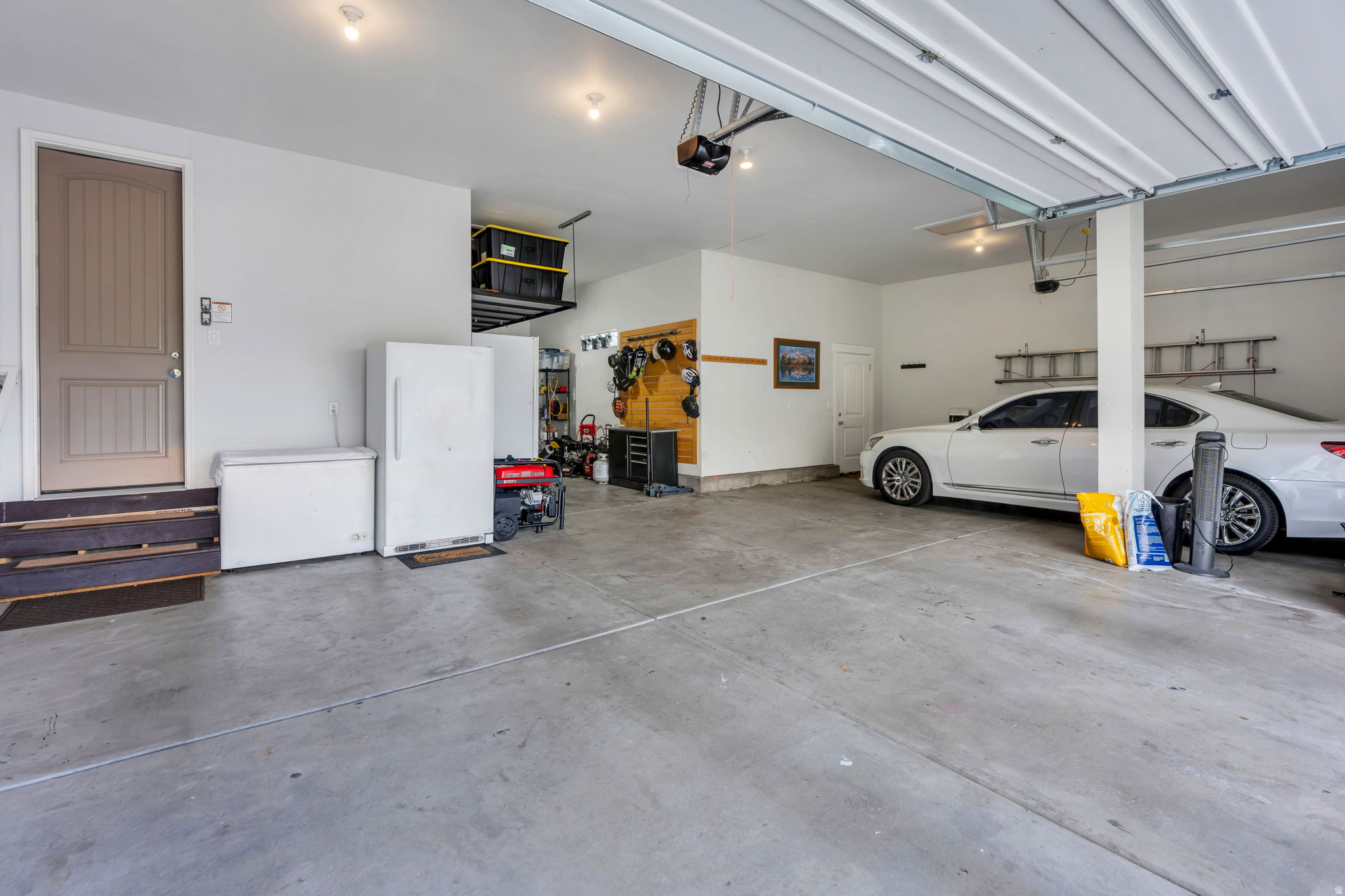 611 W 2900 N