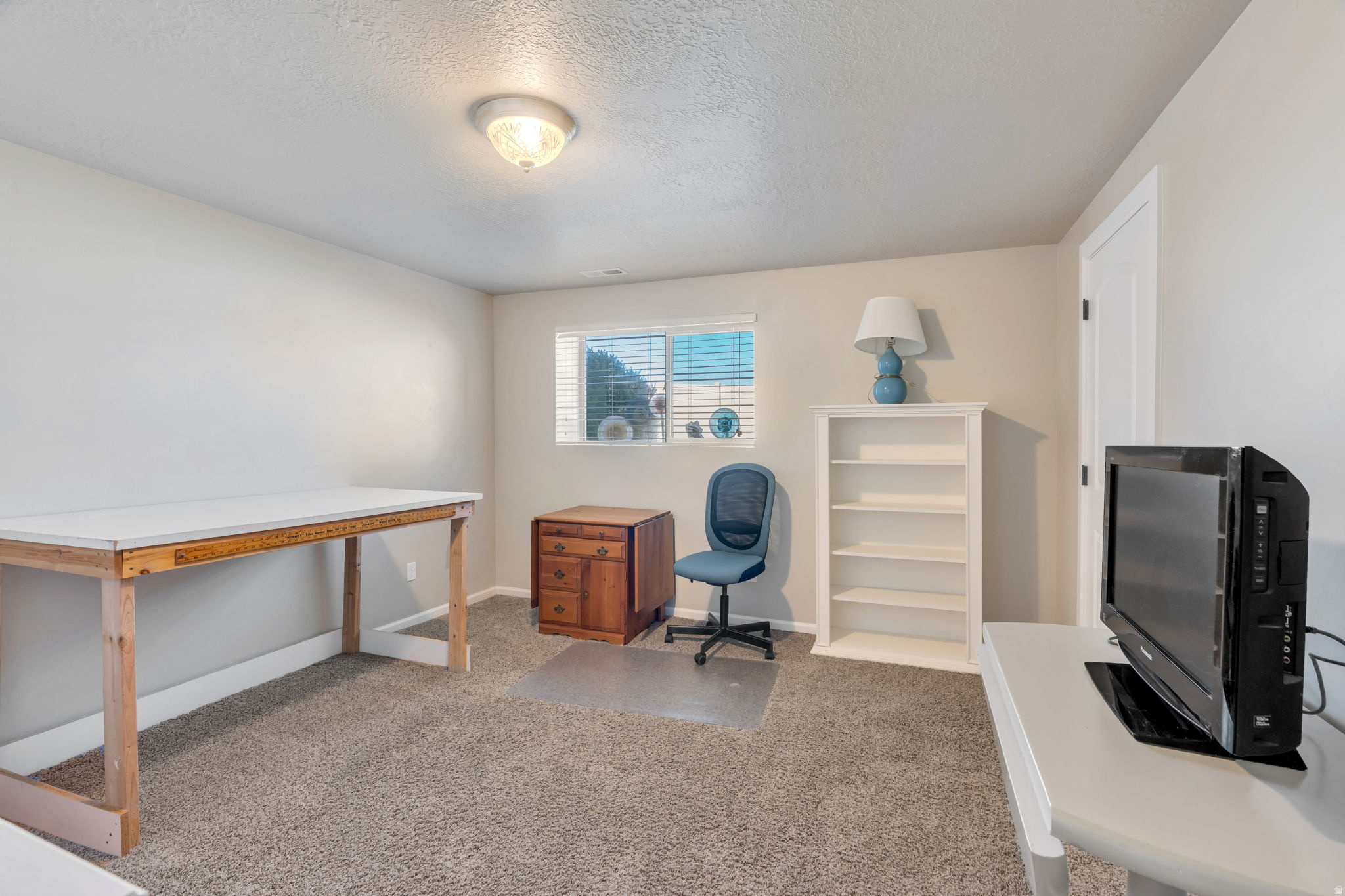 322 W LARIAT BLVD