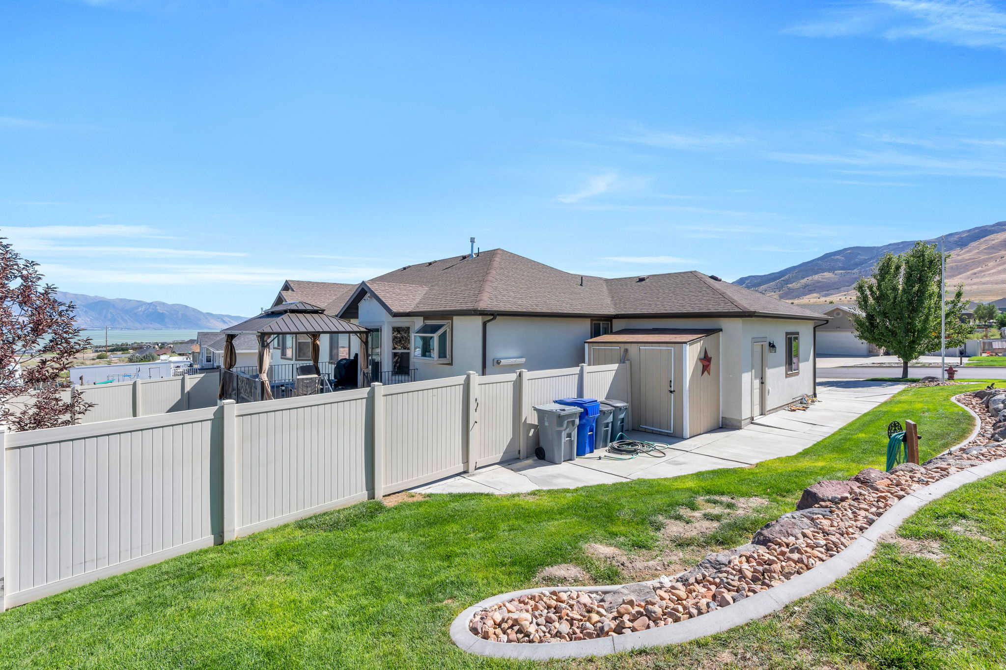 322 W LARIAT BLVD