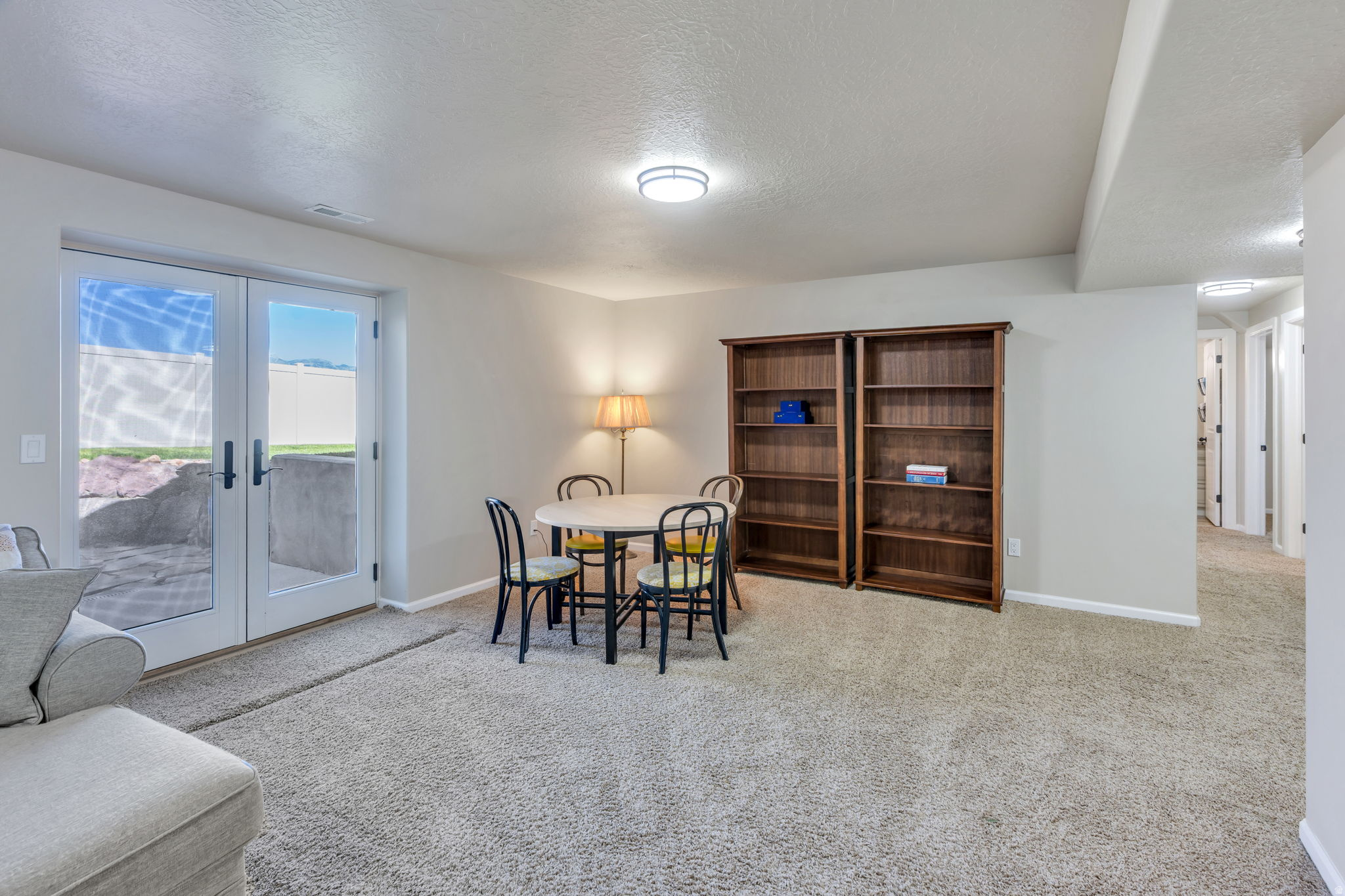 322 W LARIAT BLVD
