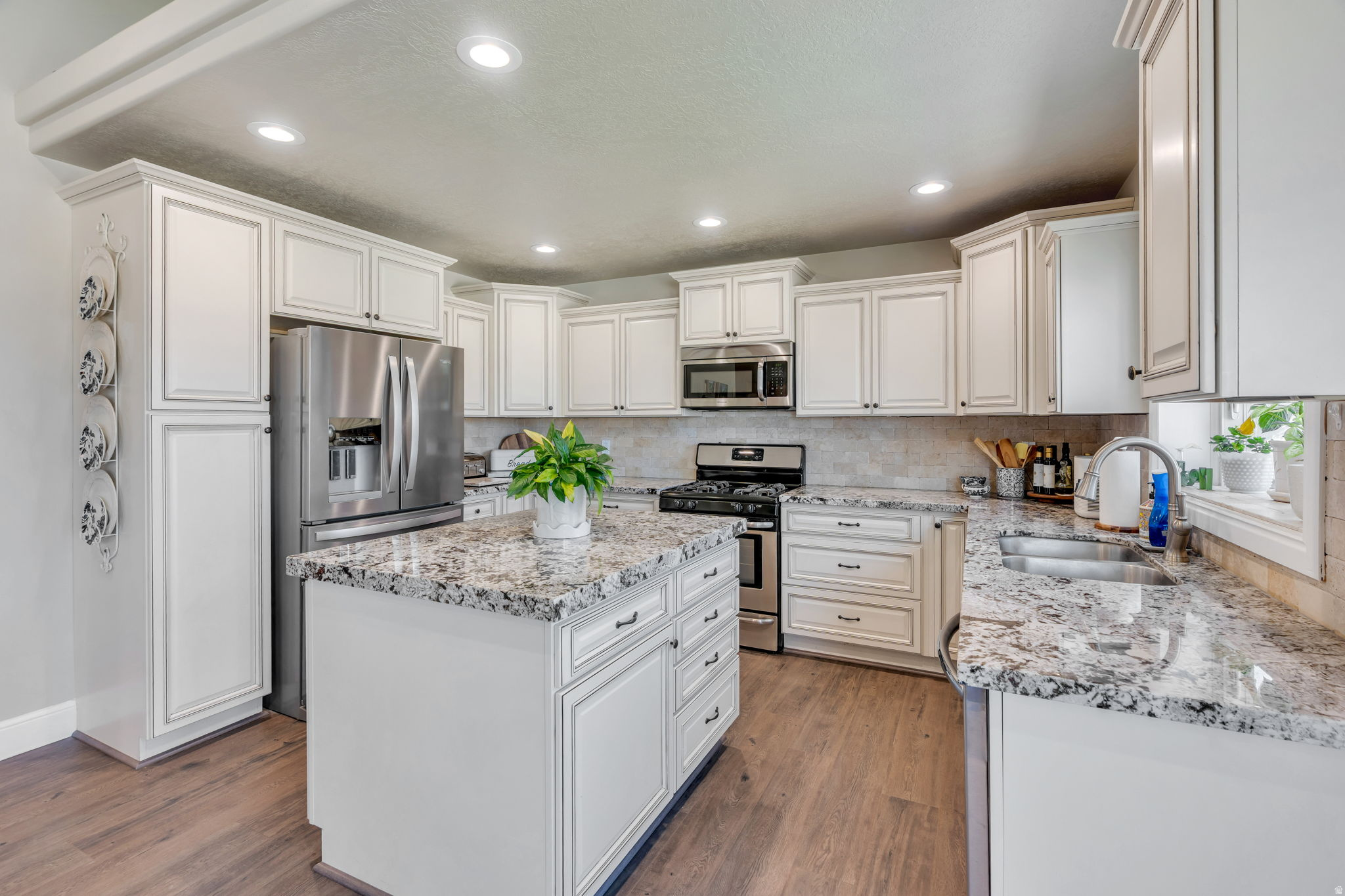 322 W LARIAT BLVD