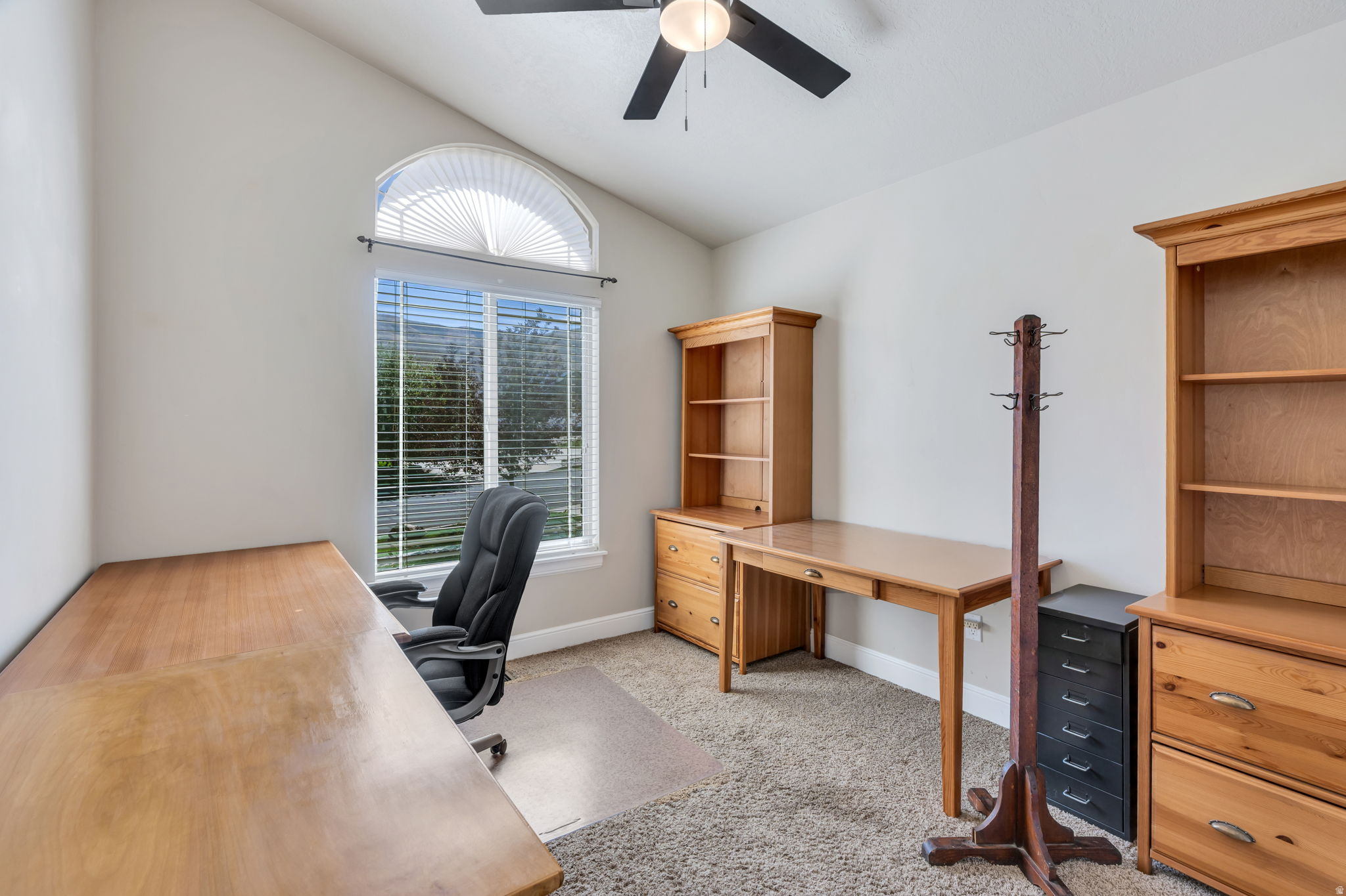 322 W LARIAT BLVD