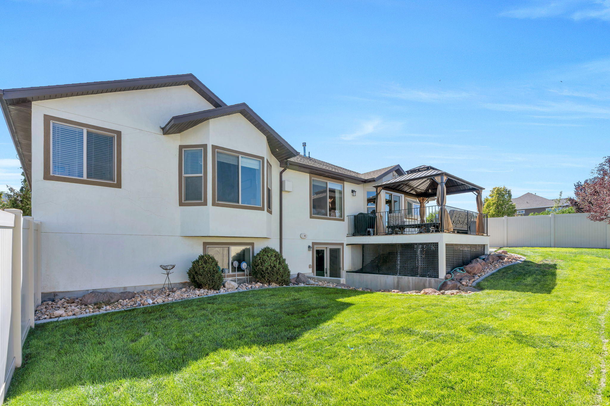 322 W LARIAT BLVD