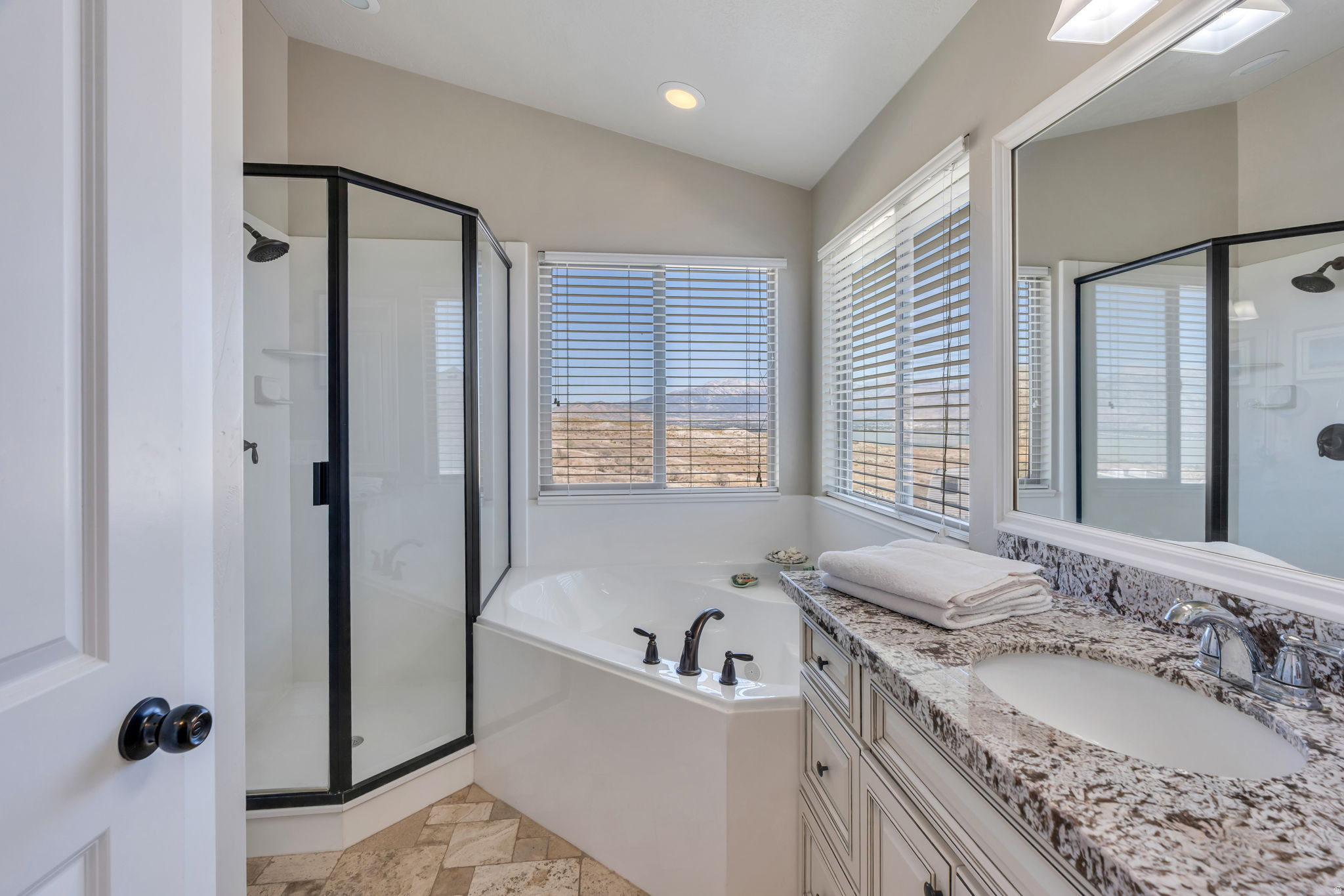 322 W LARIAT BLVD