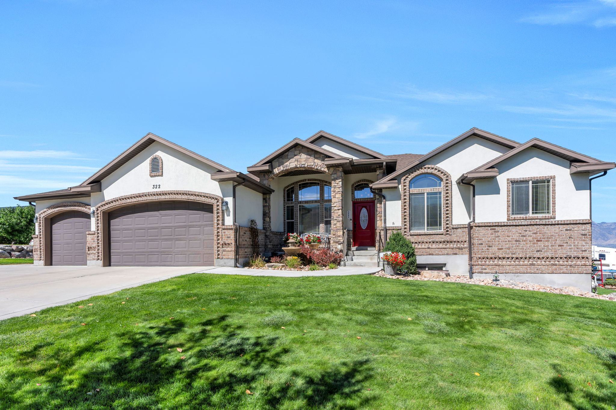 322 W LARIAT BLVD