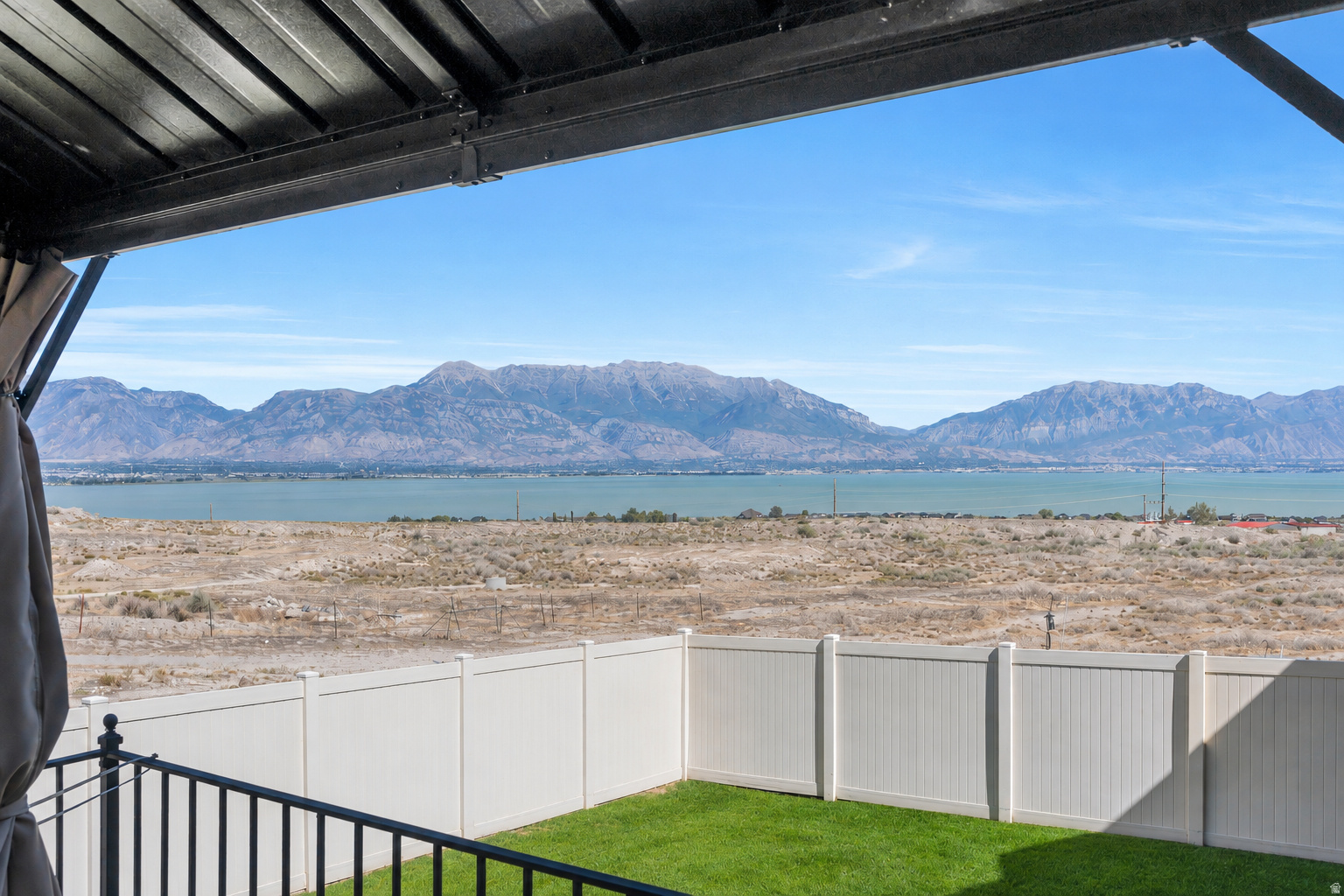 322 W LARIAT BLVD