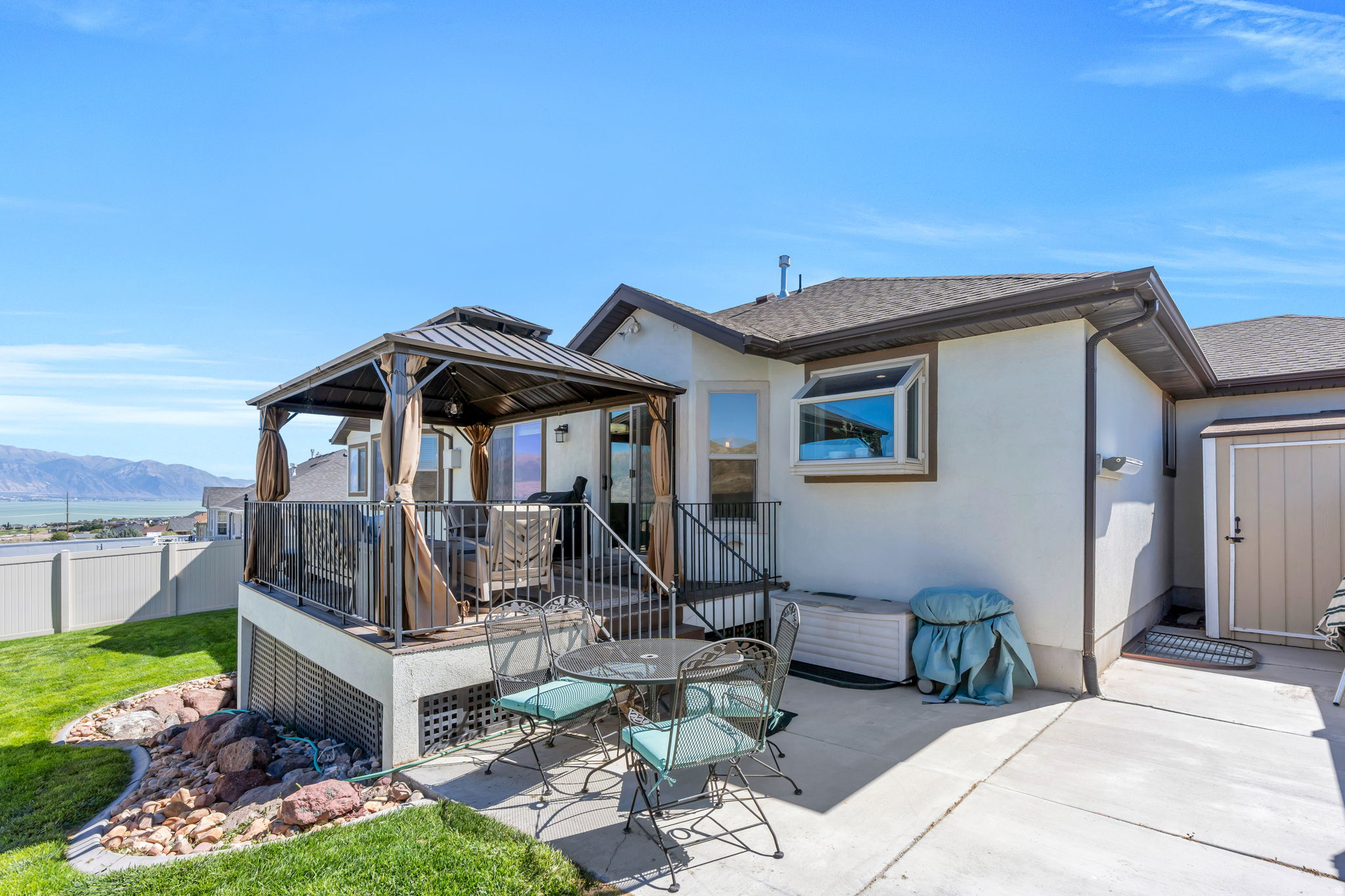 322 W LARIAT BLVD