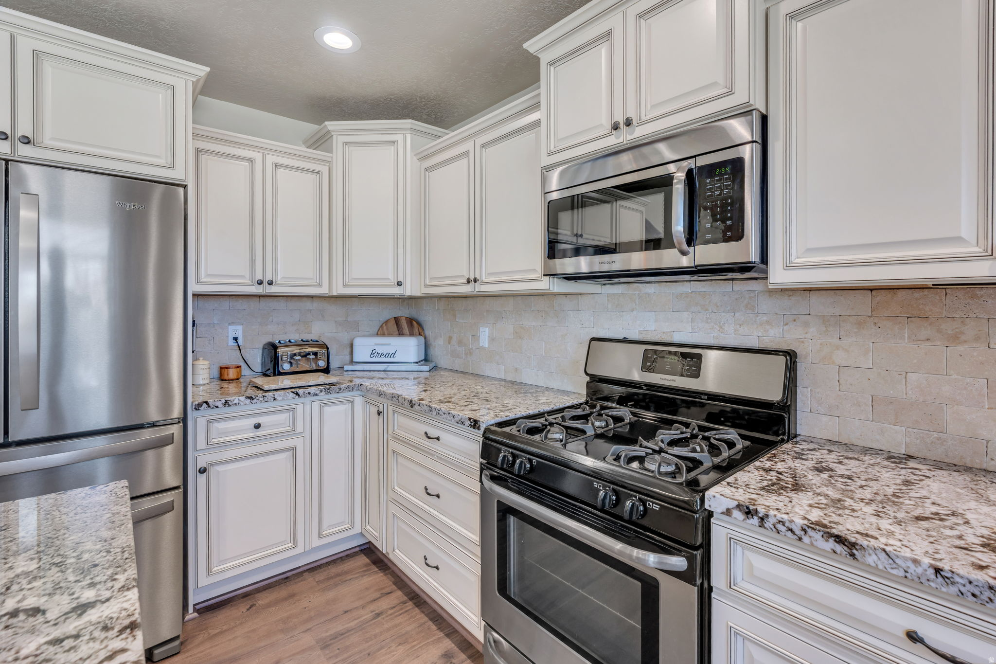 322 W LARIAT BLVD