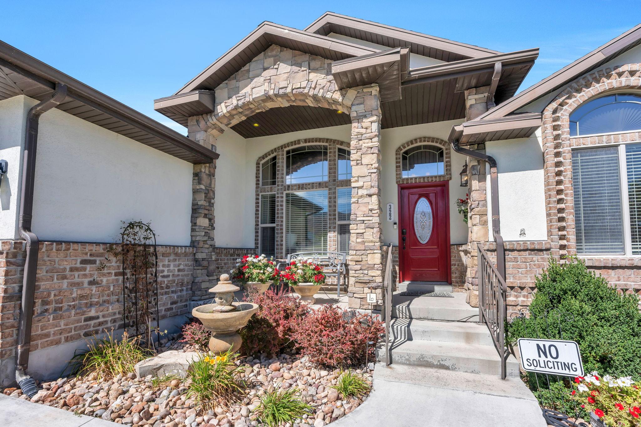 322 W LARIAT BLVD
