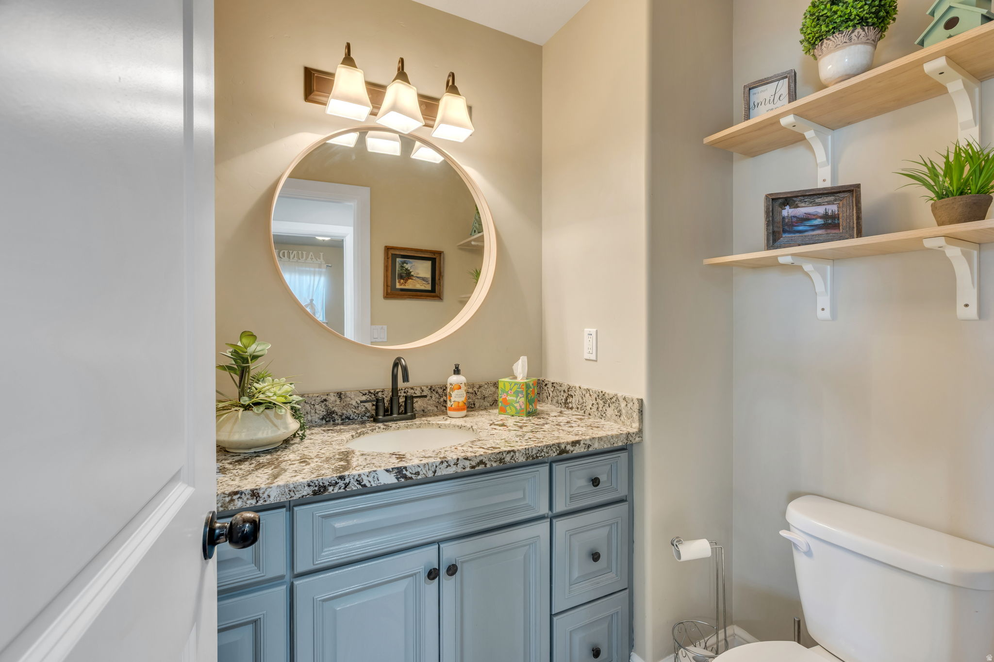 322 W LARIAT BLVD