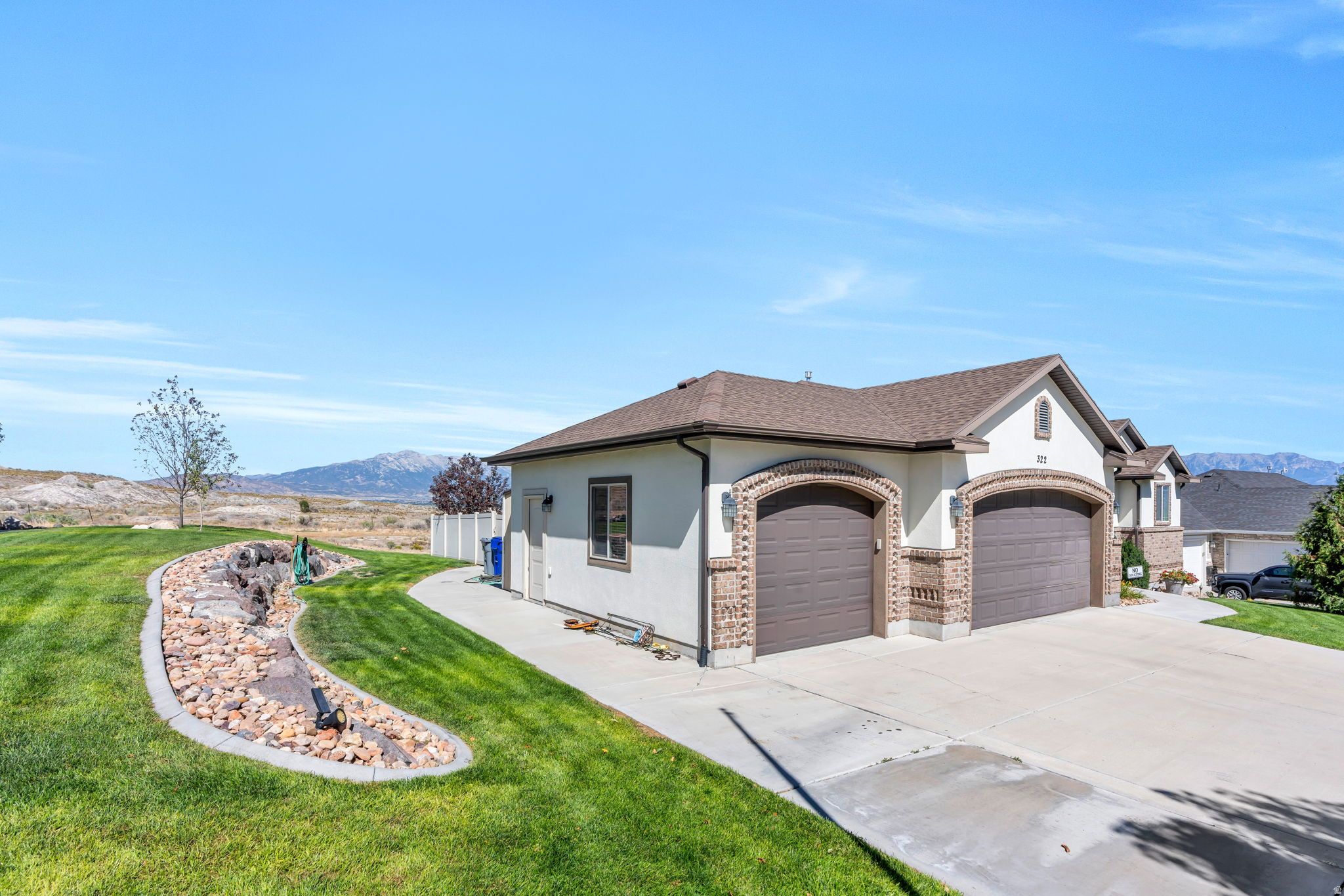 322 W LARIAT BLVD