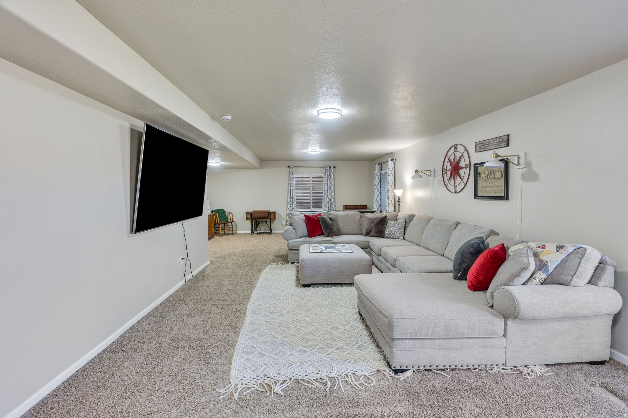 322 W LARIAT BLVD