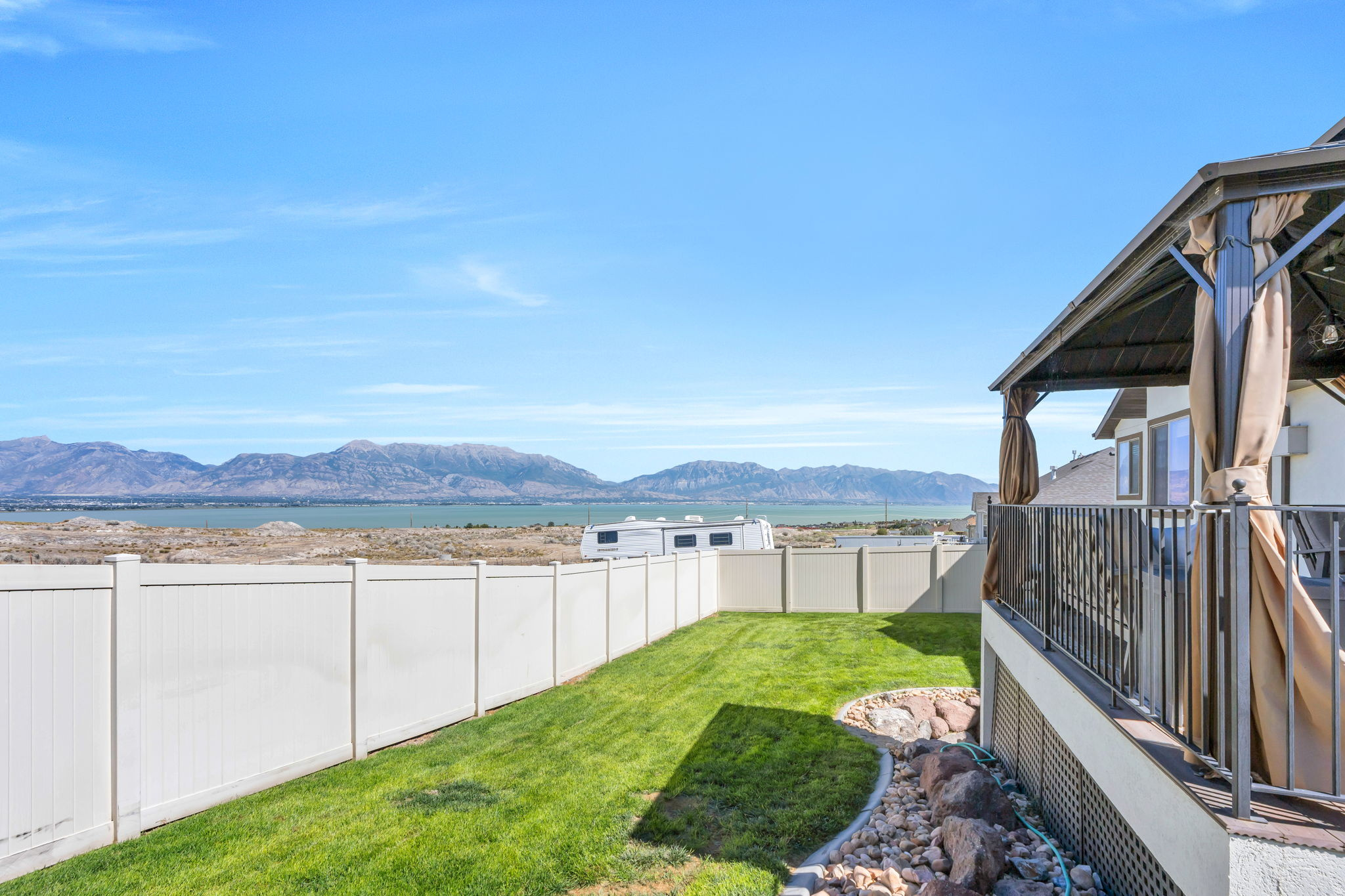 322 W LARIAT BLVD