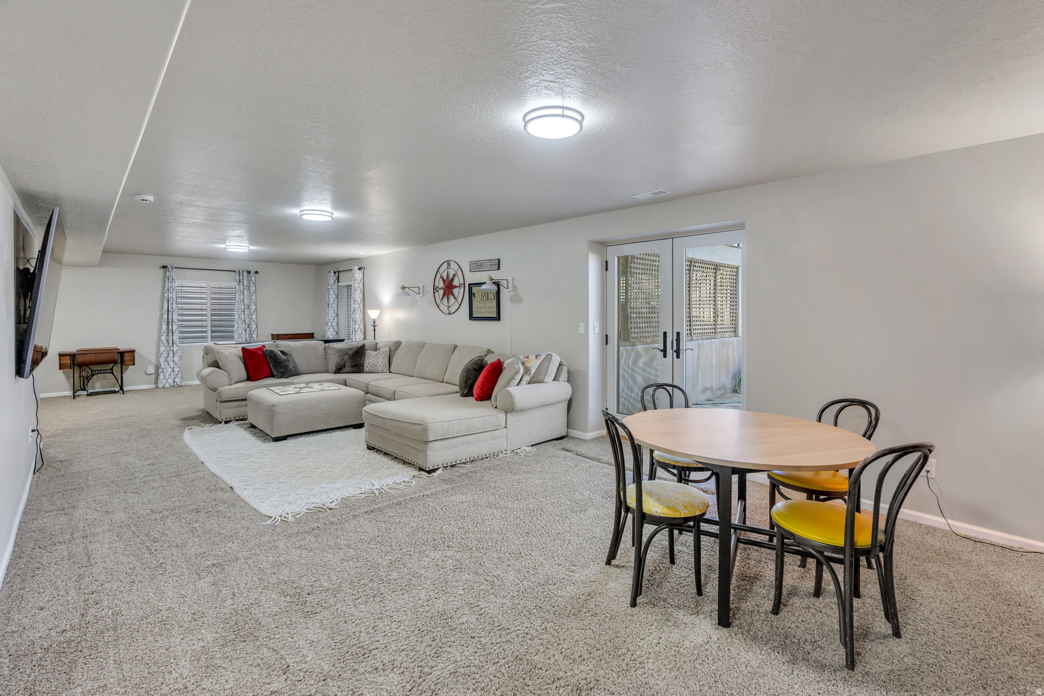322 W LARIAT BLVD
